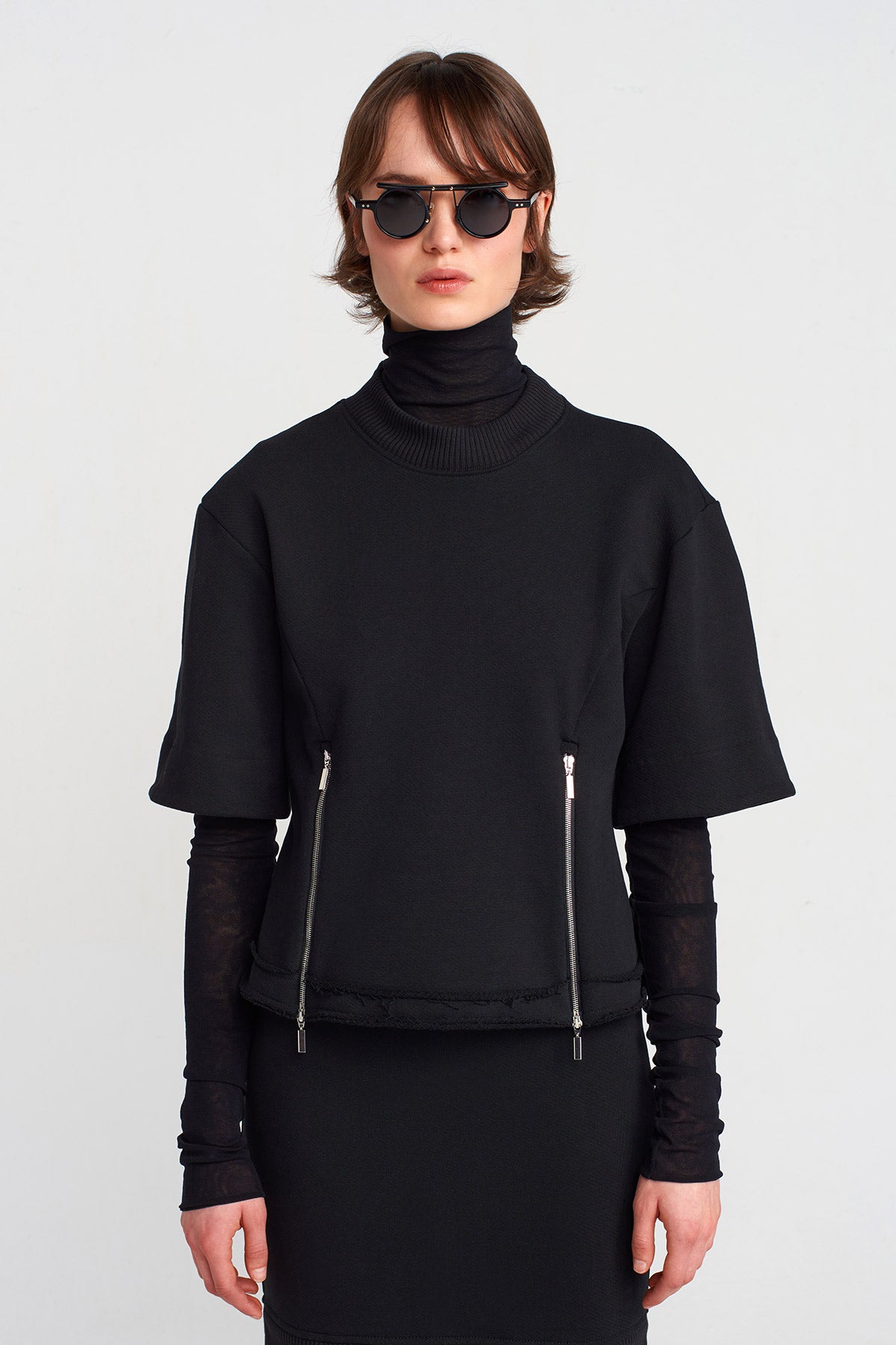 Black Zipper-Detailed Heavy Fabric T-shirt-K251011041