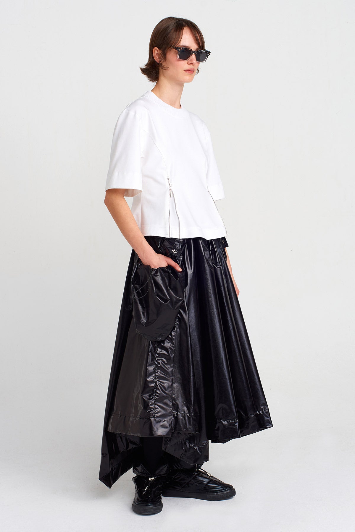 Off White Zip-Detailed Basic T-shirt-K251011042