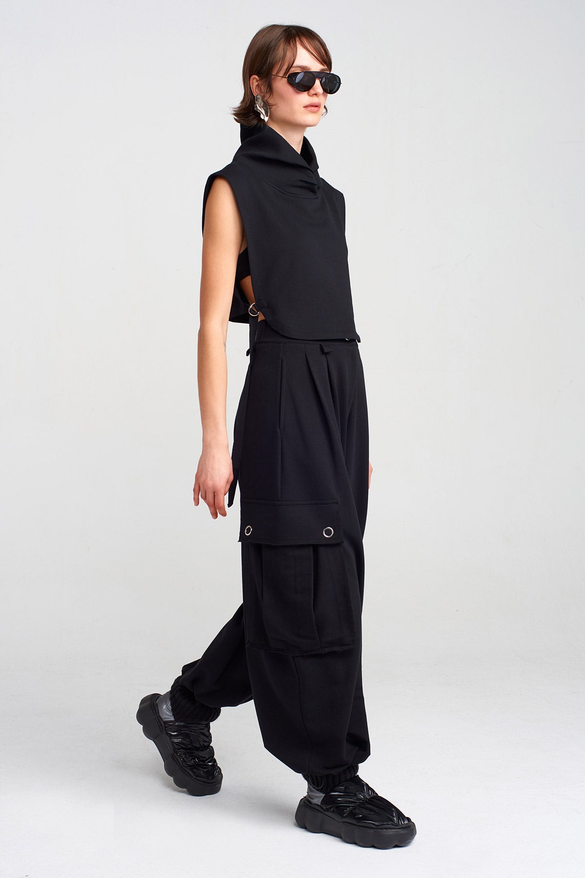 Black Collared Sleeveless Black T-shirt with Adjustable Side Ties-K251011045