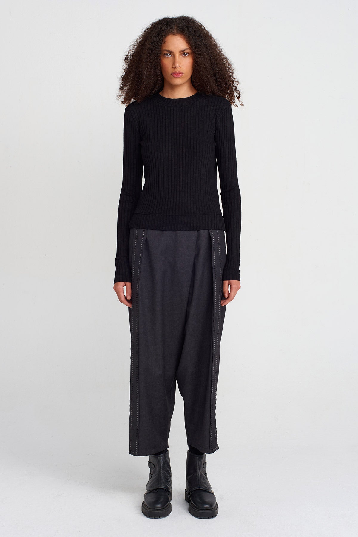 Black Ribbed Knit Sweater-K251011058