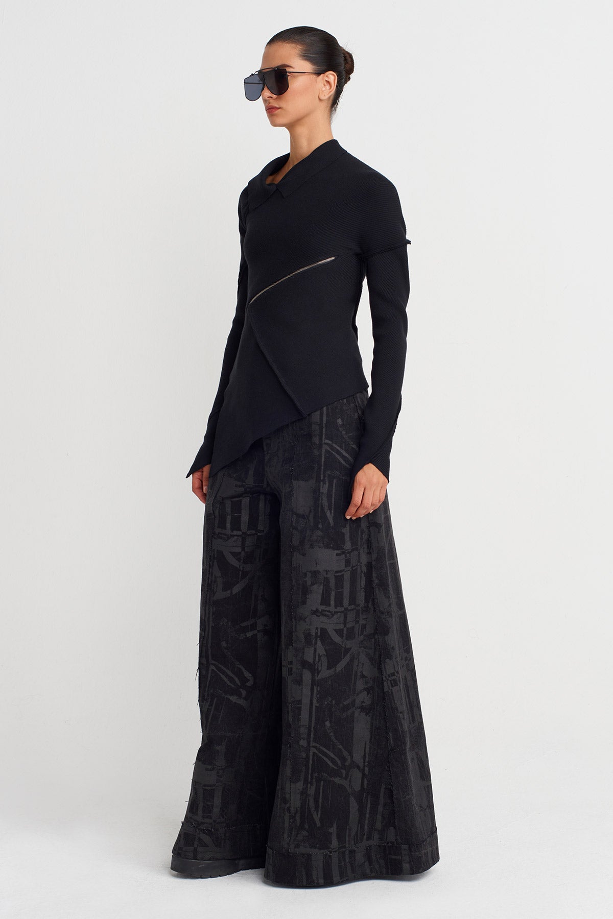 Black Asymmetric Zipped Long Sleeve Top-K251011081