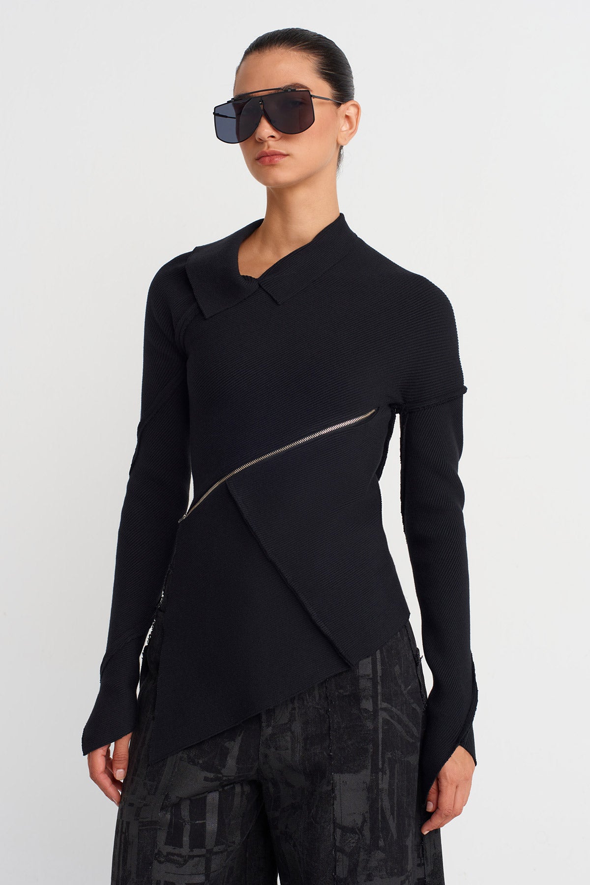 Black Asymmetric Zipped Long Sleeve Top-K251011081