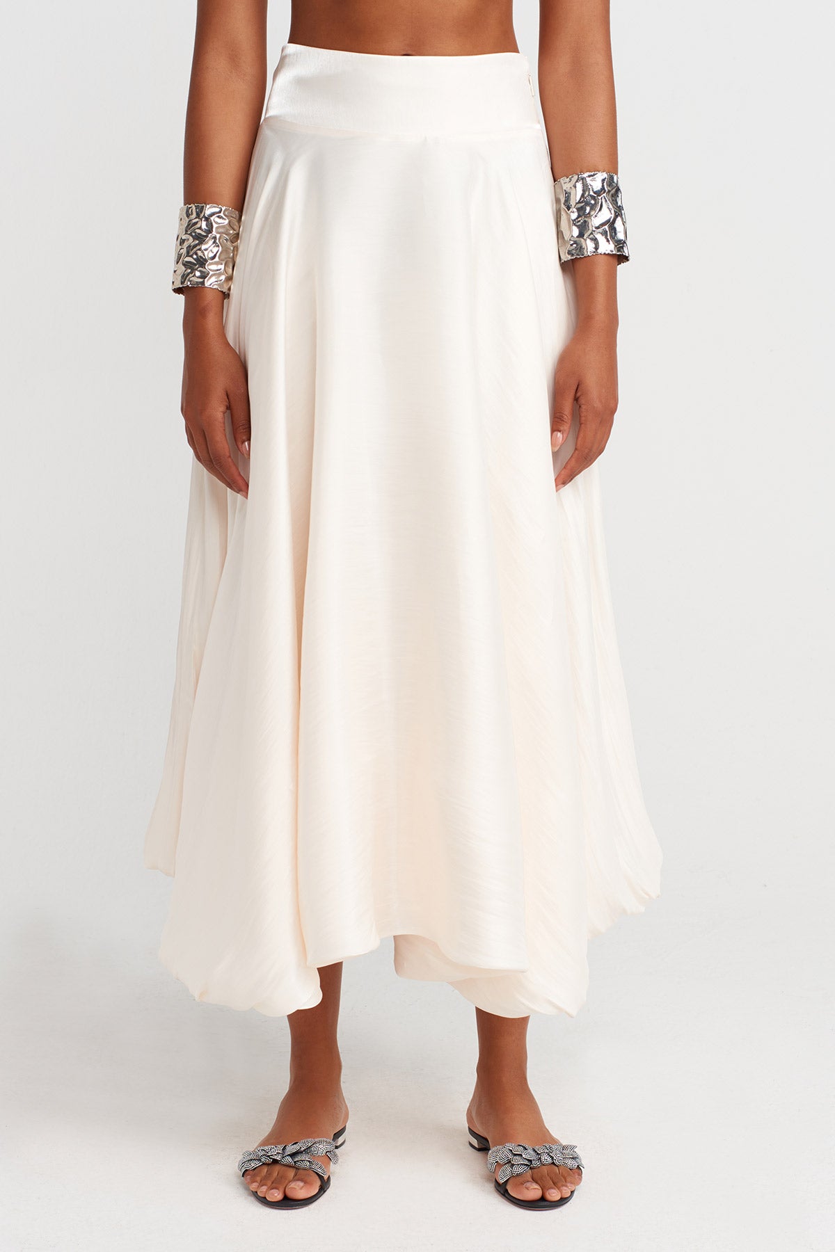 Ecru Shiny Balloon Skirt-K252012004