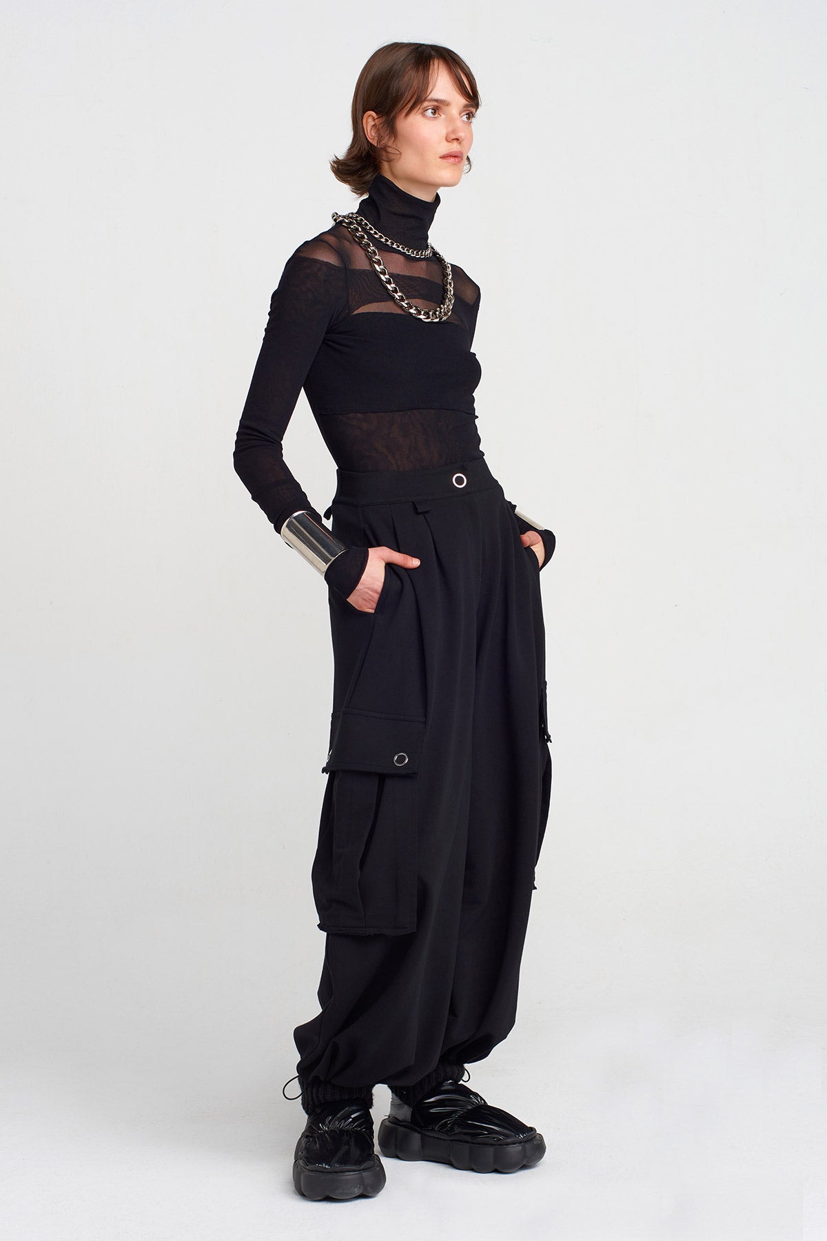 Black Utility Jogger Trousers with Cuffed Hems and Oversized Pockets.-K253013025