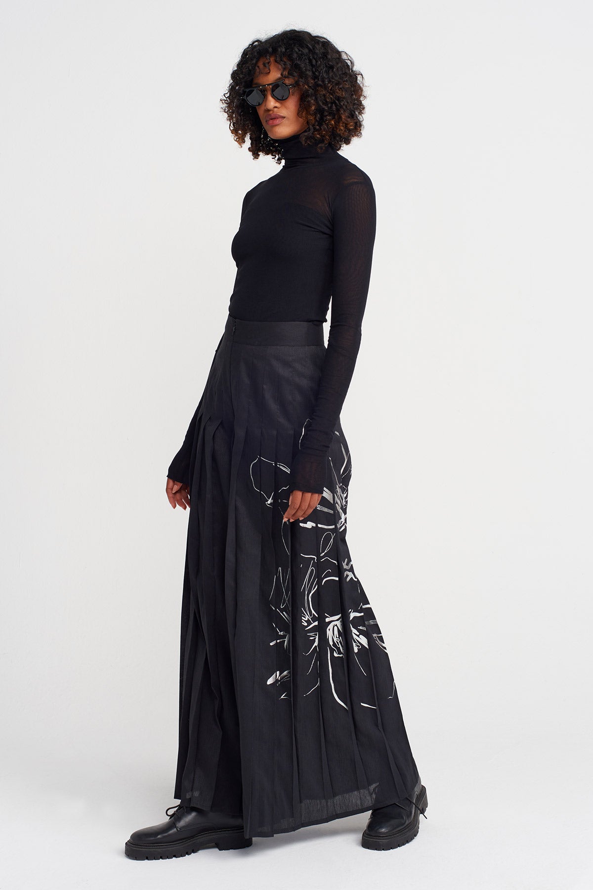 Black/Silver Printed Wide-Pleated Trousers-K253013047