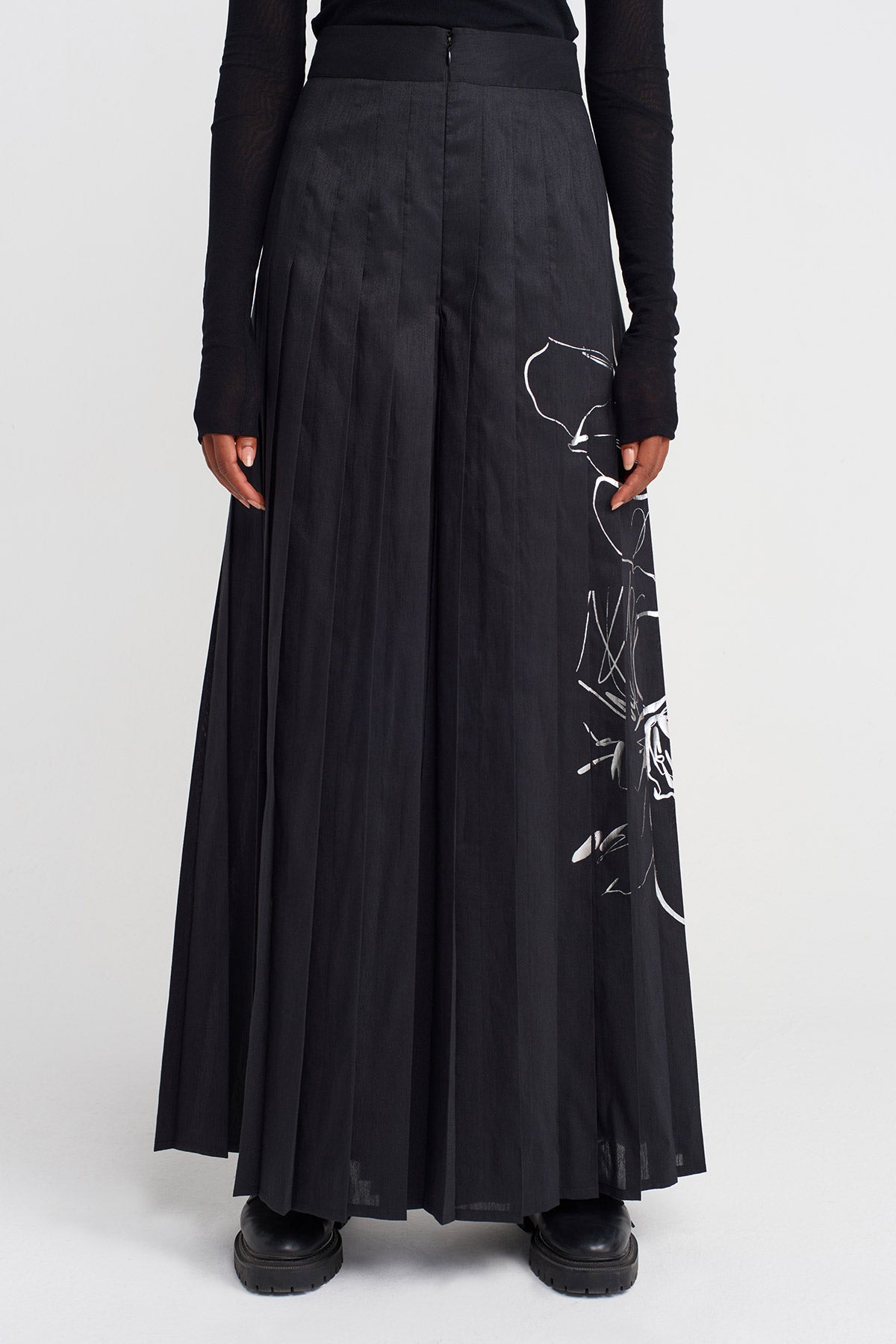 Black/Silver Printed Wide-Pleated Trousers-K253013047