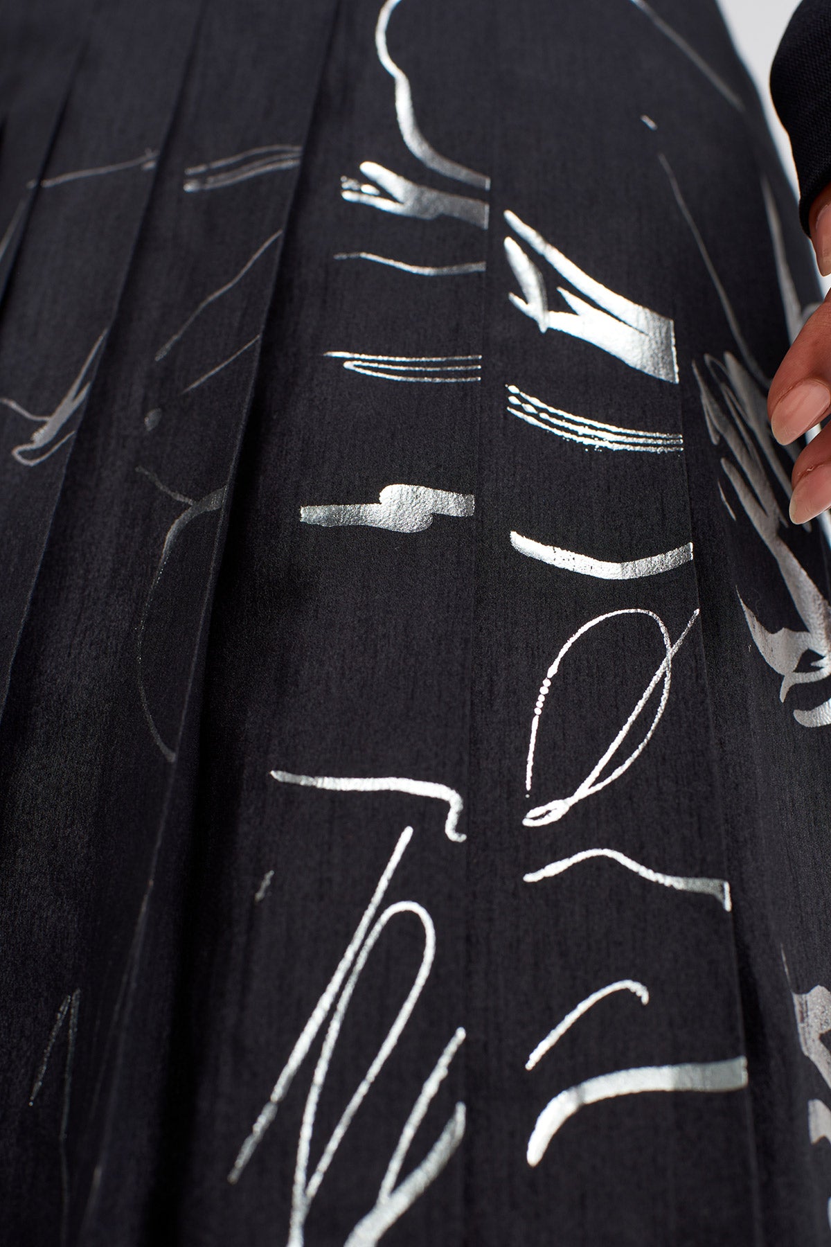 Black/Silver Printed Wide-Pleated Trousers-K253013047