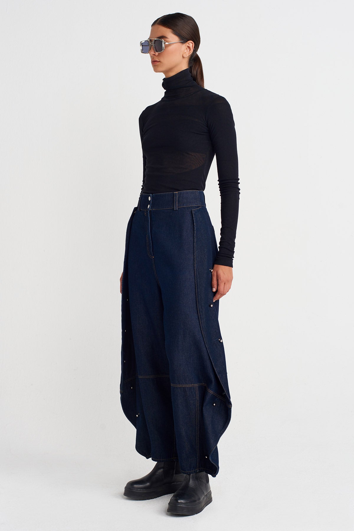 Indigo Wide-Leg Denim Pants with Metal Accessories-K253013057