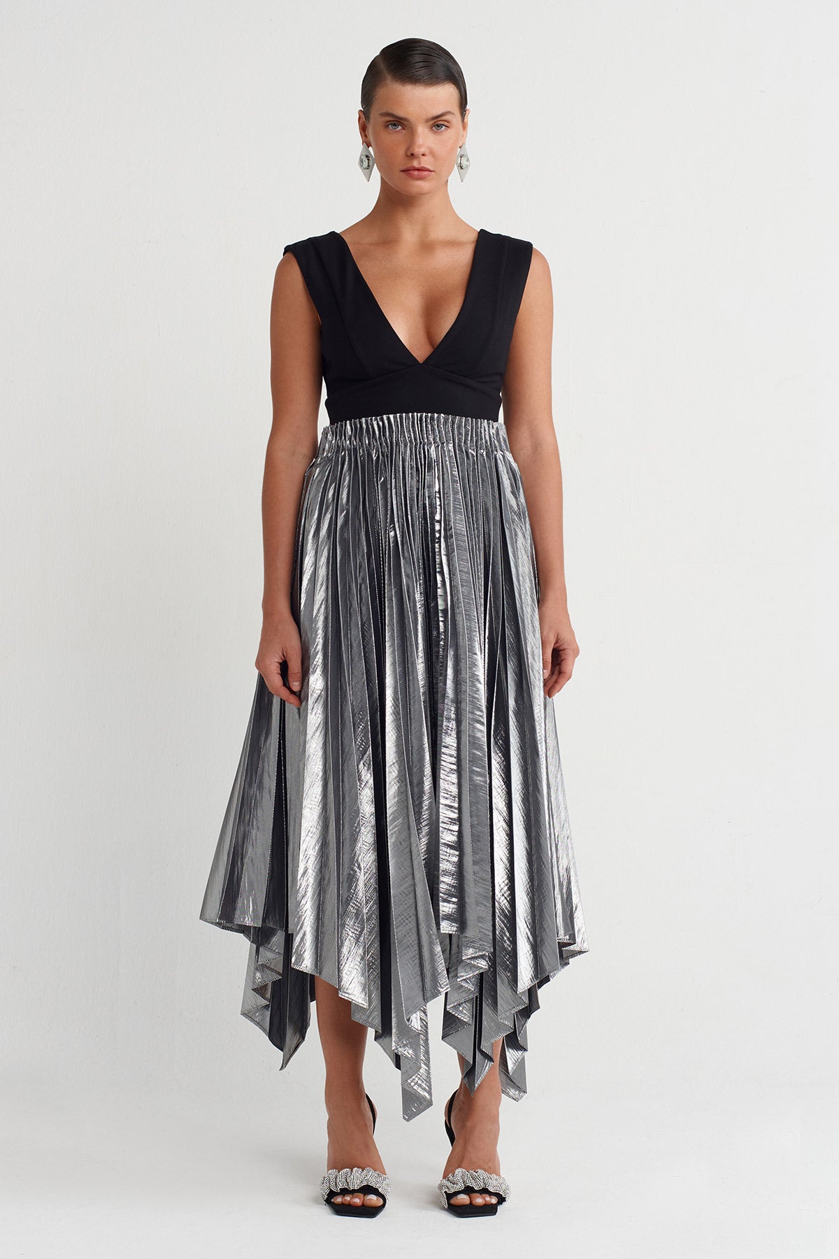 Black/Silver Deep V-Neck Pleated Dress-K254014013