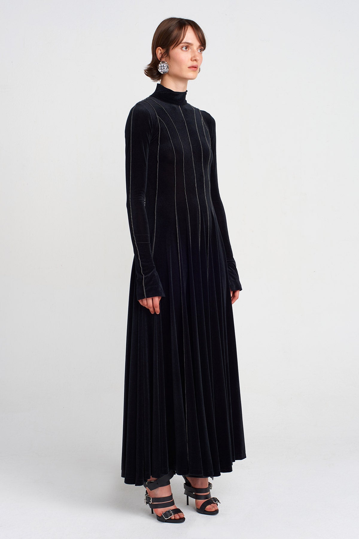 Black Long Velvet Dress with Seam Detailing-K254014032