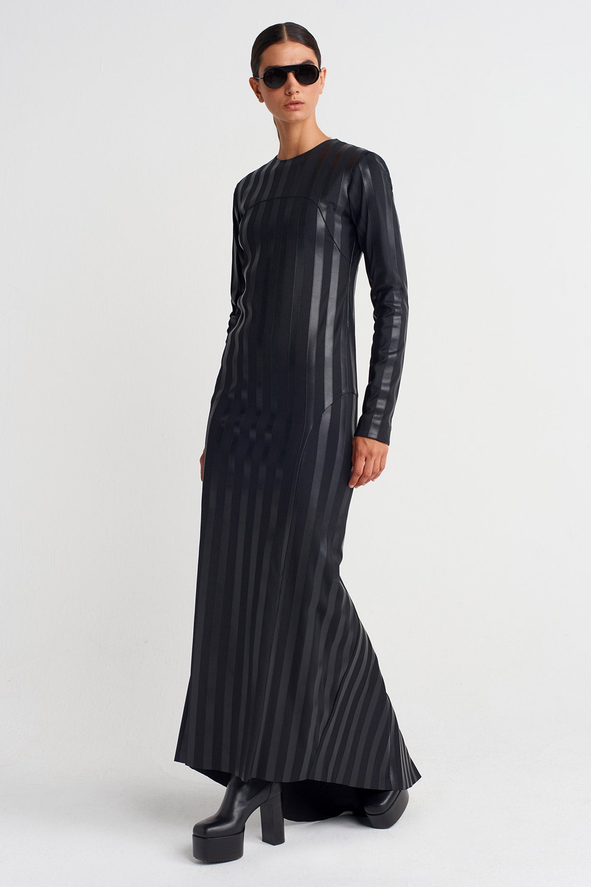 Black Striped Long Train Dress-K254014054
