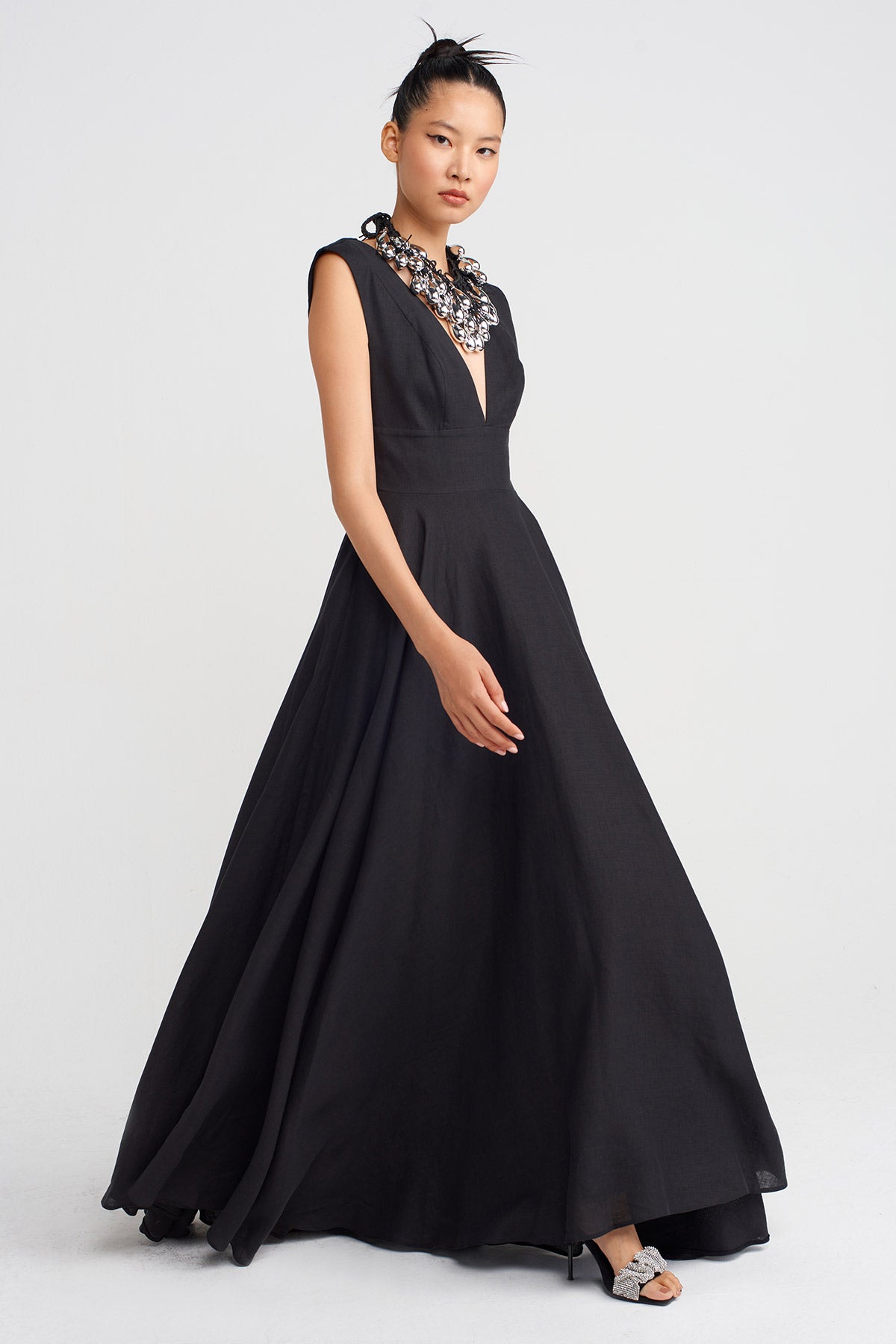 Black Deep V-Neck Long Linen Dress-K254014068