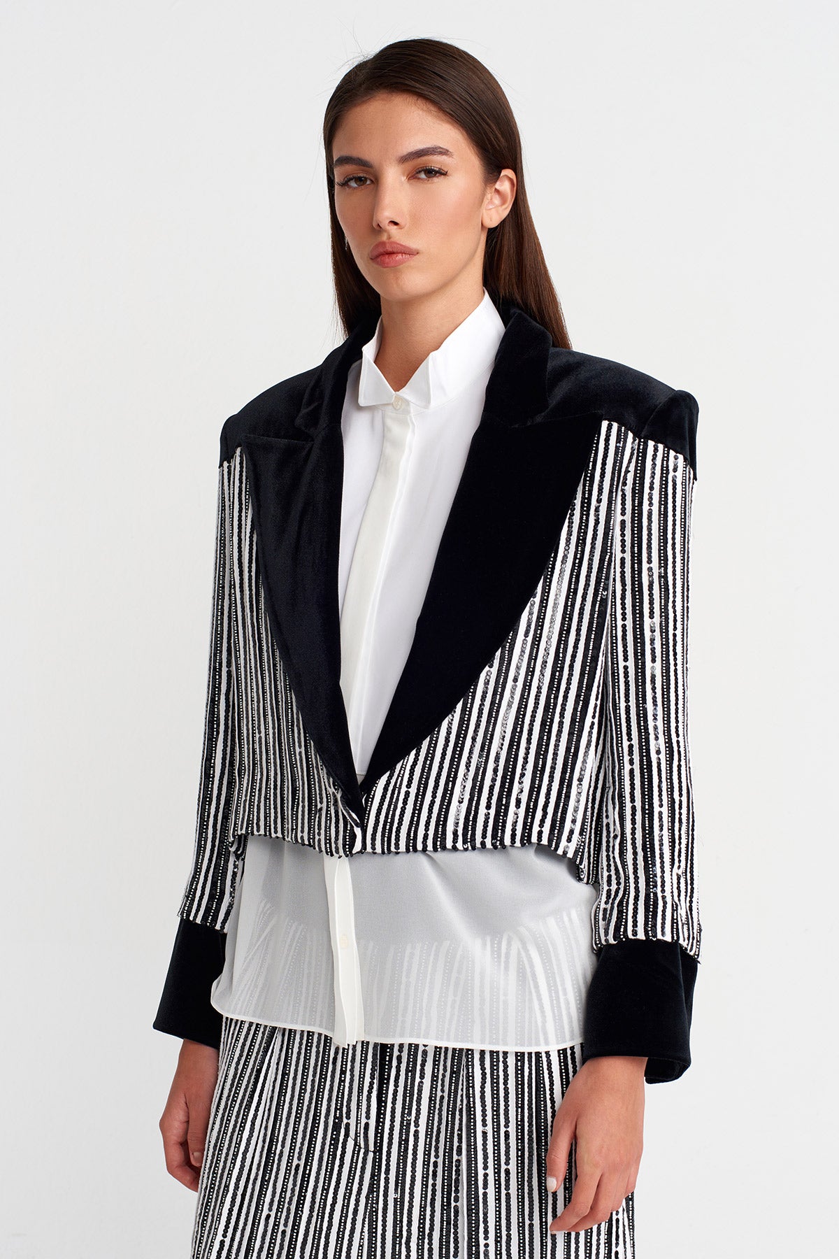 Black/White Velvet Collar Beaded Short Jacket-K255015099