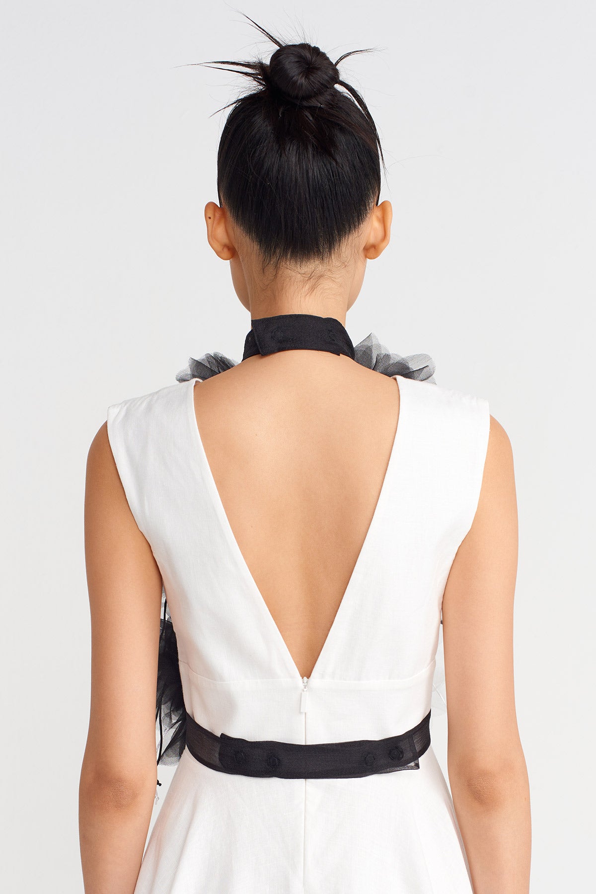 Black / White Organza Floral Detailed Neckpiece-K256016011