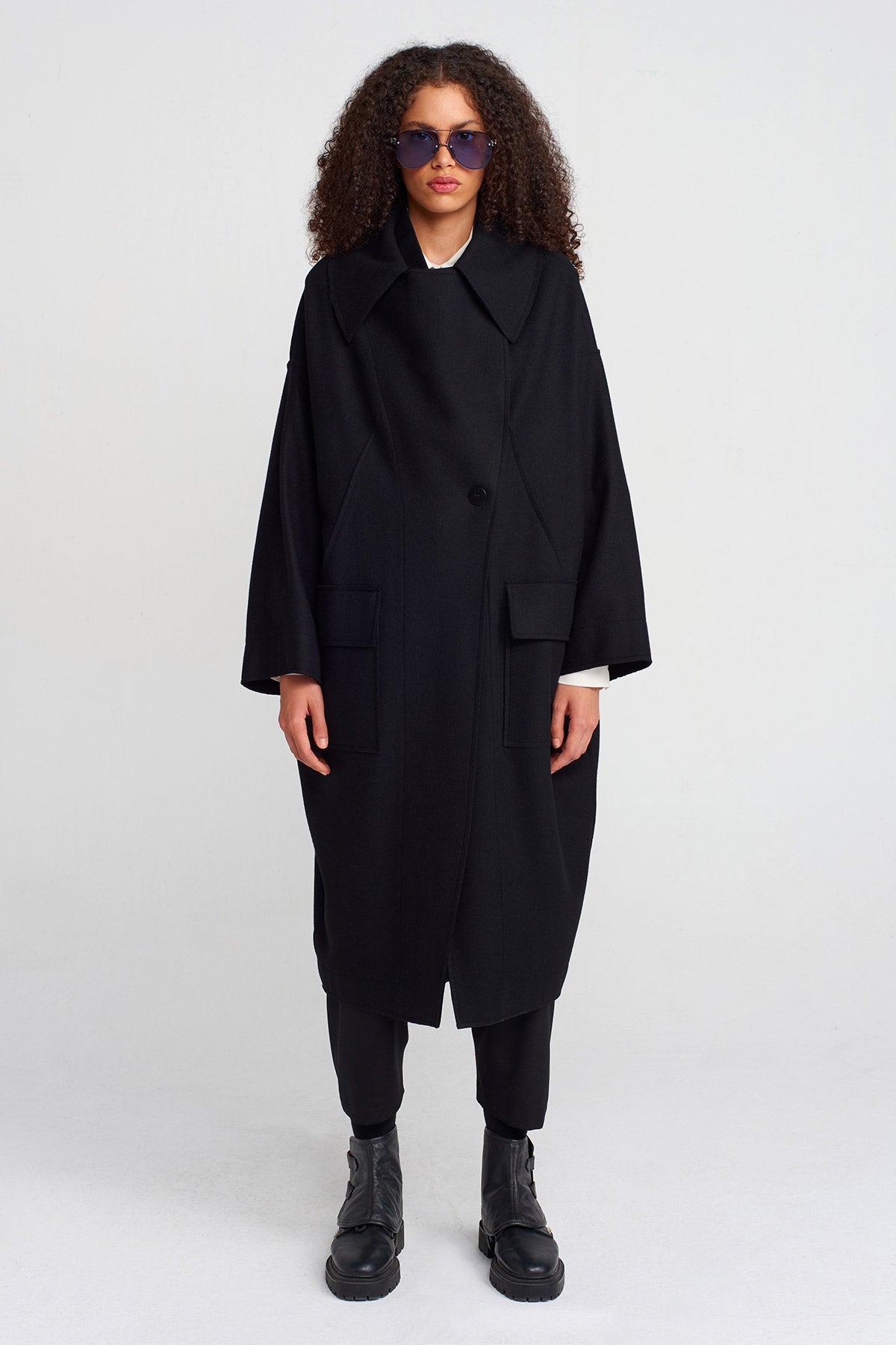 Black Long Oversized Coat with Large Pockets-K257017006