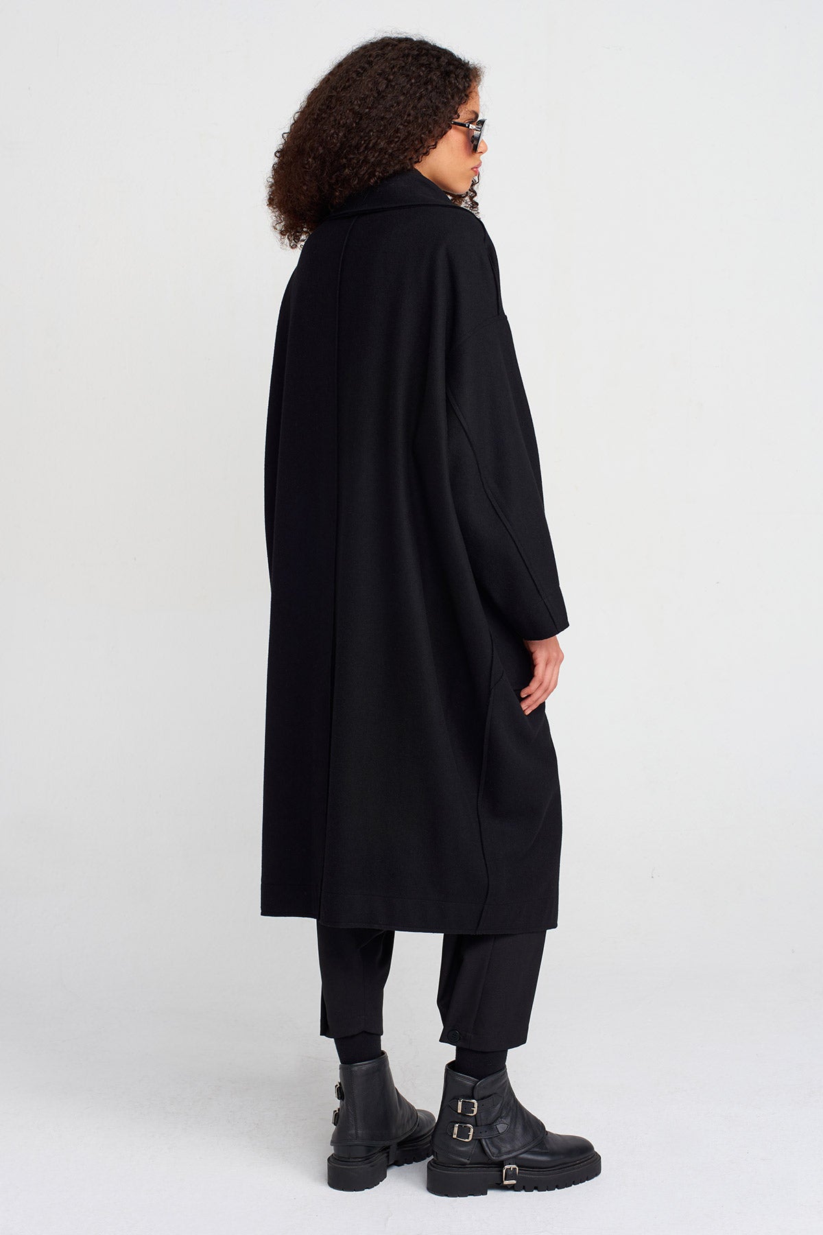 Black Long Oversized Coat with Large Pockets-K257017006