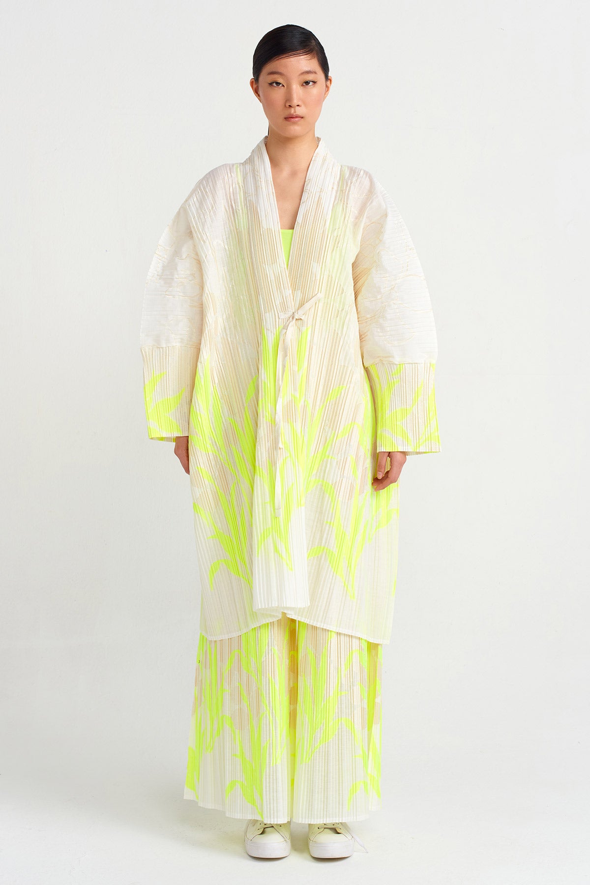Jacquard Patterned Pleated Kimono -Y245015087