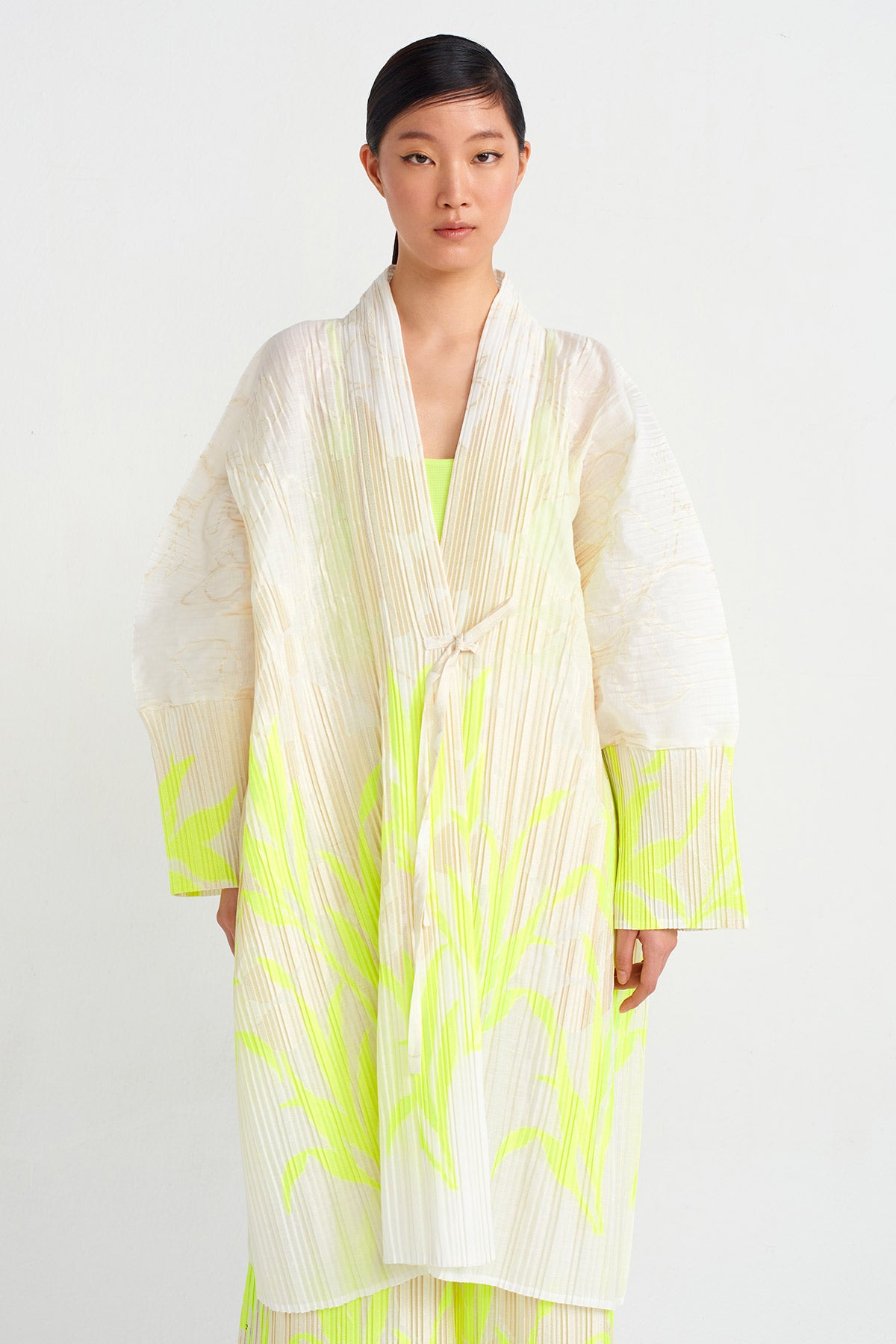 Jacquard Patterned Pleated Kimono -Y245015087