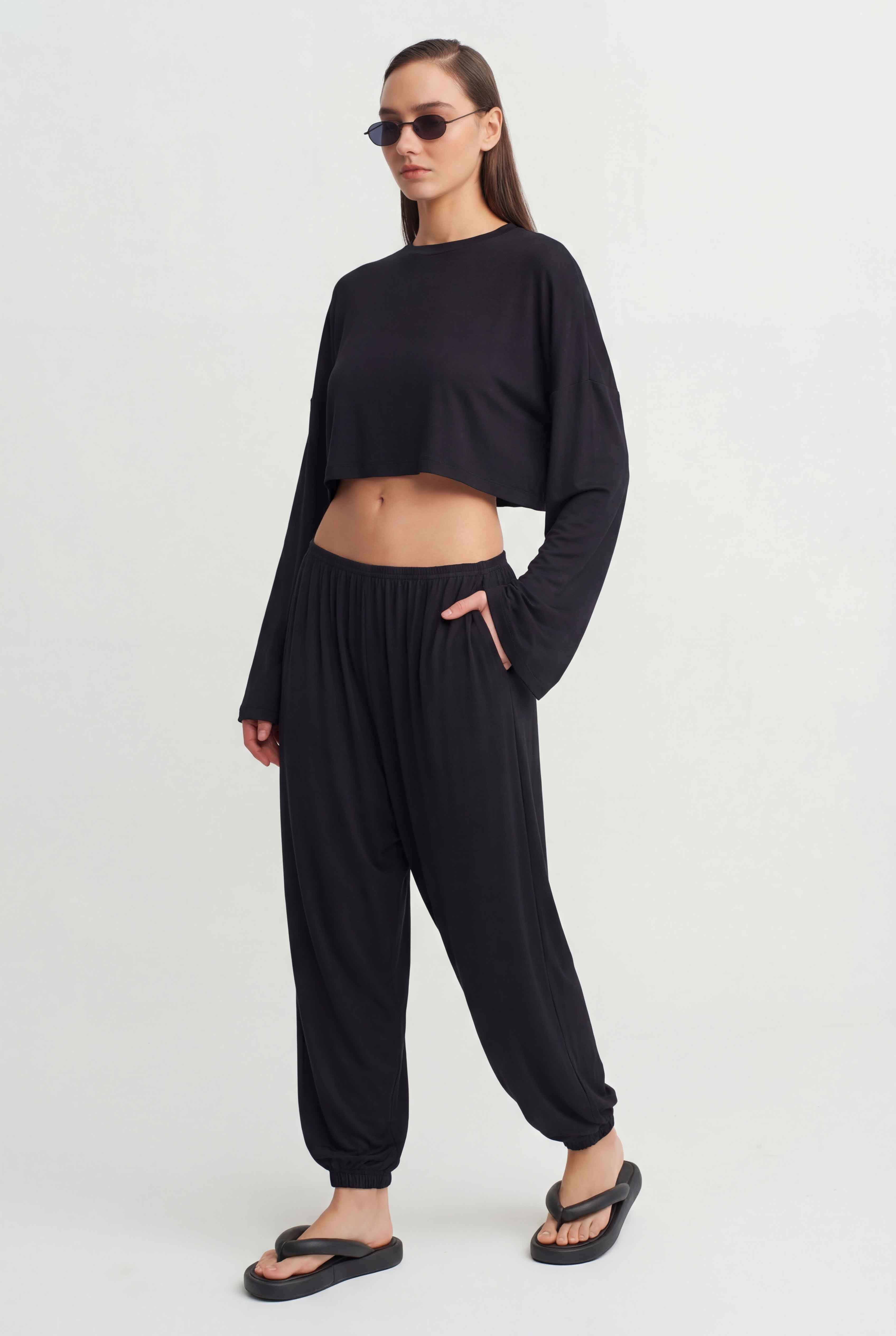 Black Elastic Waist Flowing Trousers-Y263013039