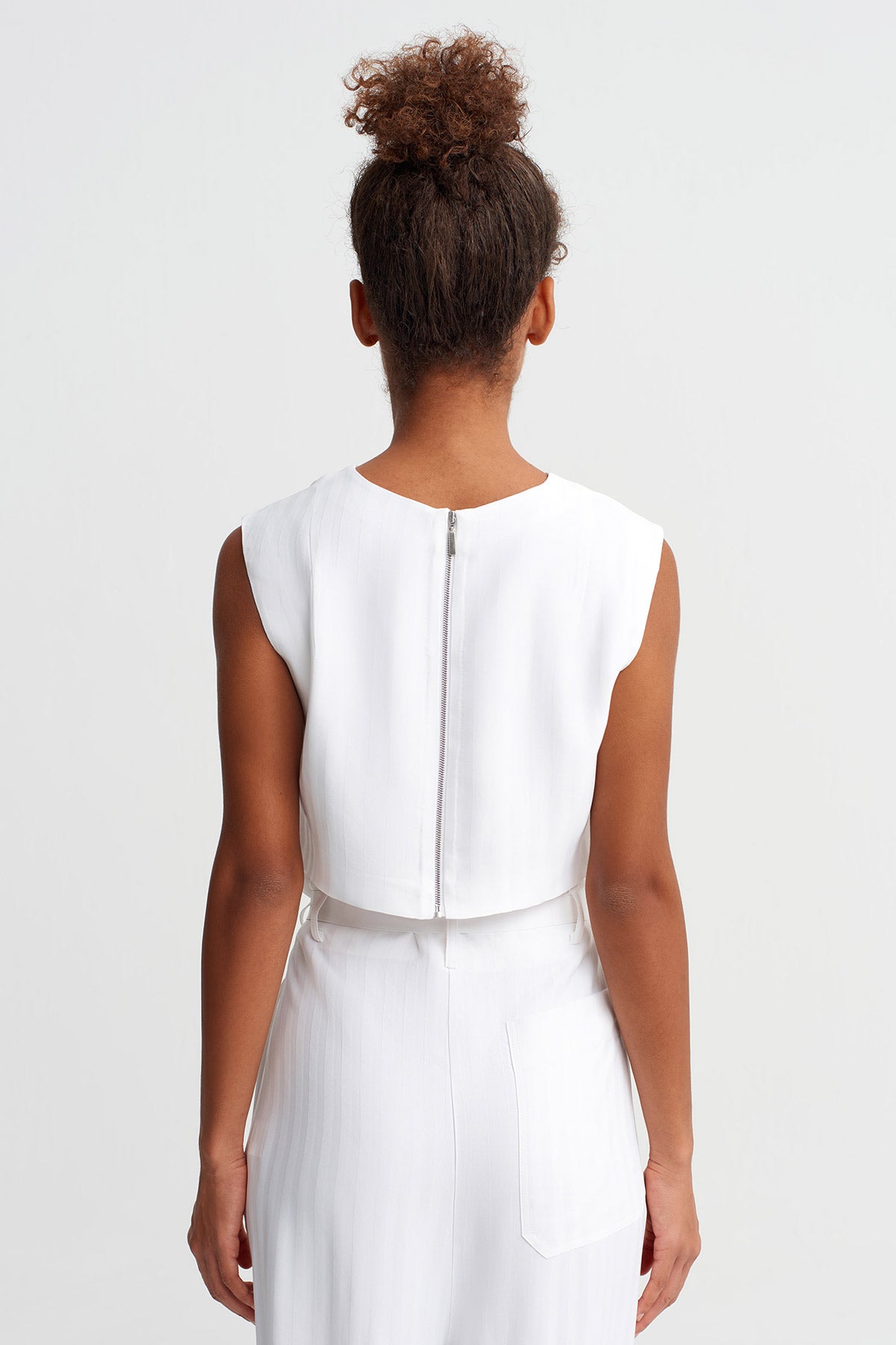 Off White Sleeveless Tonal Striped Blouse-Y261011063