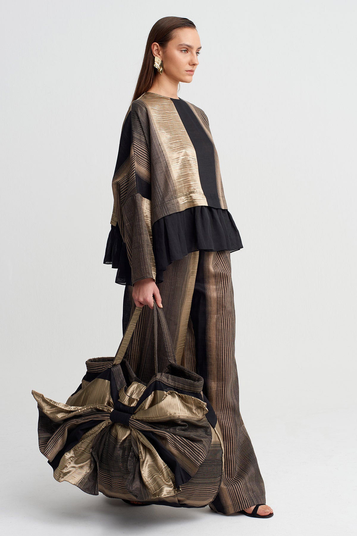 Black/Gold Gold Textured Oversize Blouse-Y261011065