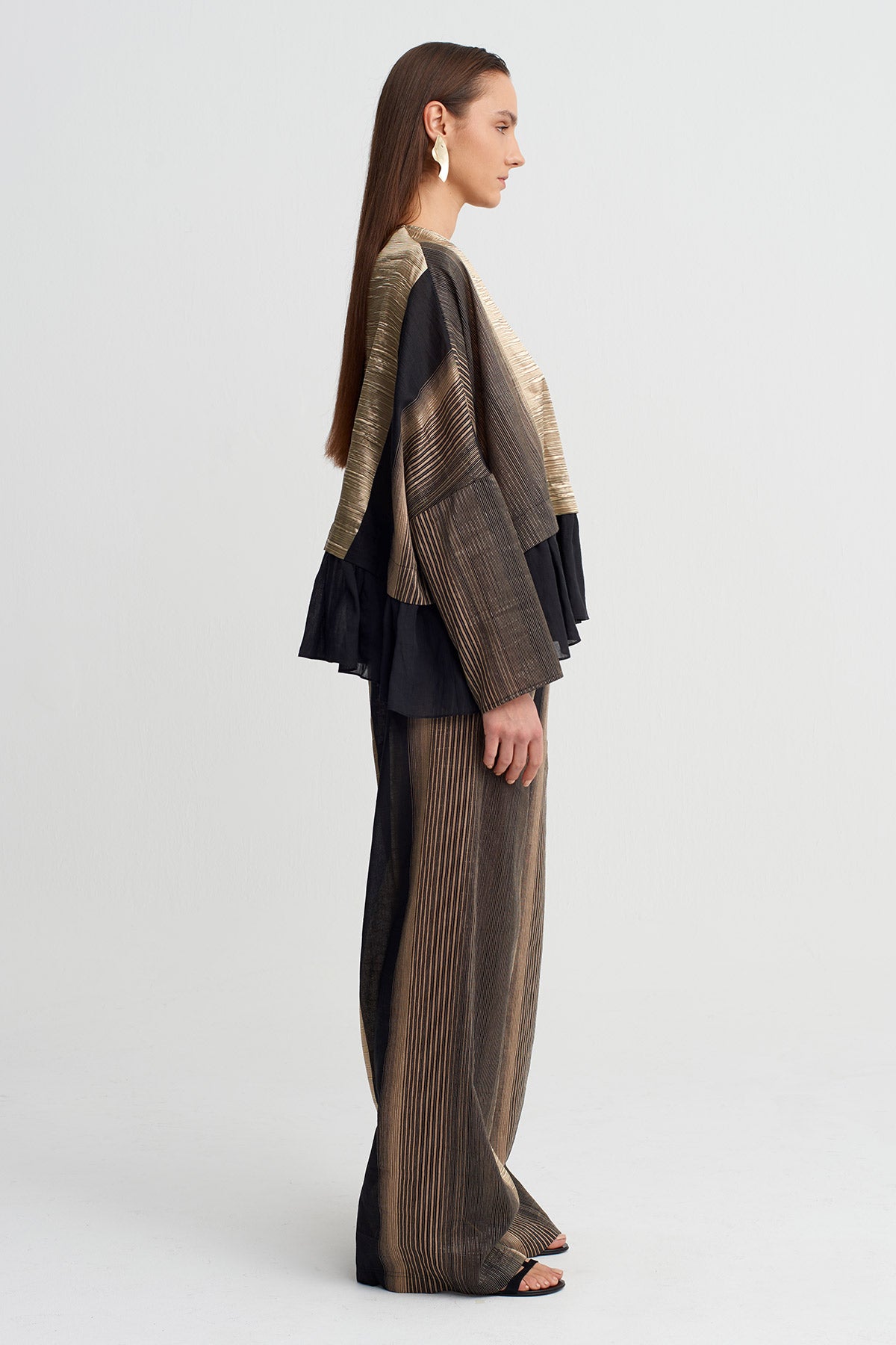 Black/Gold Gold Textured Oversize Blouse-Y261011065