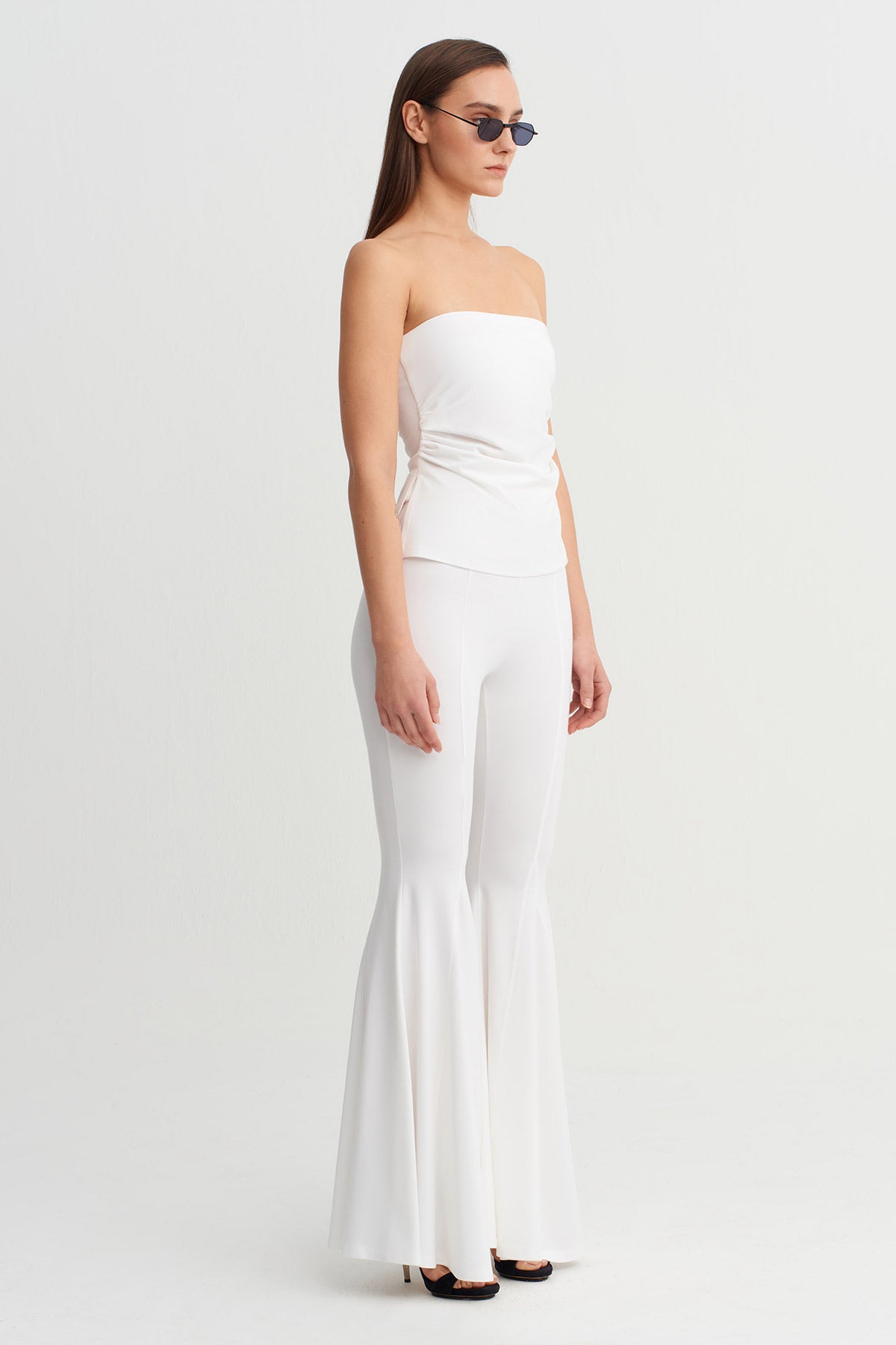 Off White Strapless Basic Top-Y261011098