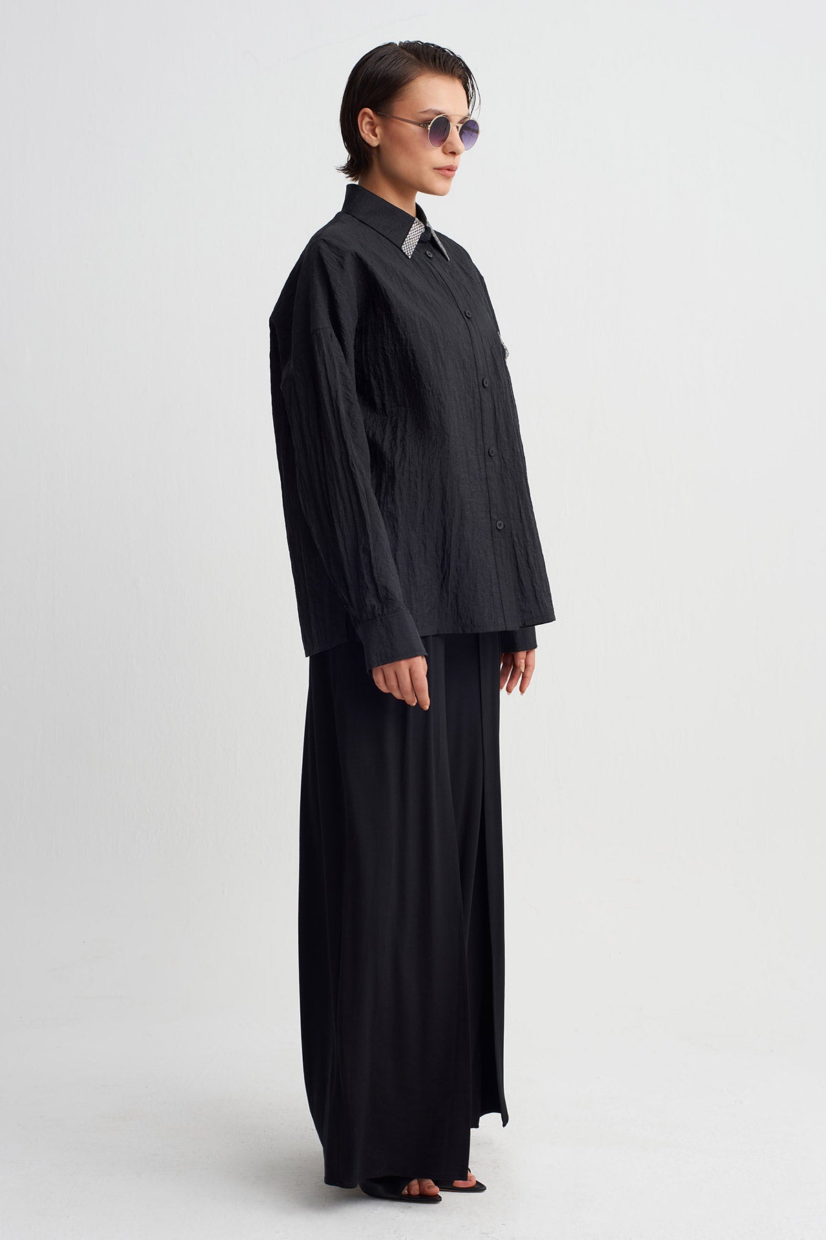 Black Embellished Collar Shirt-Y261011124