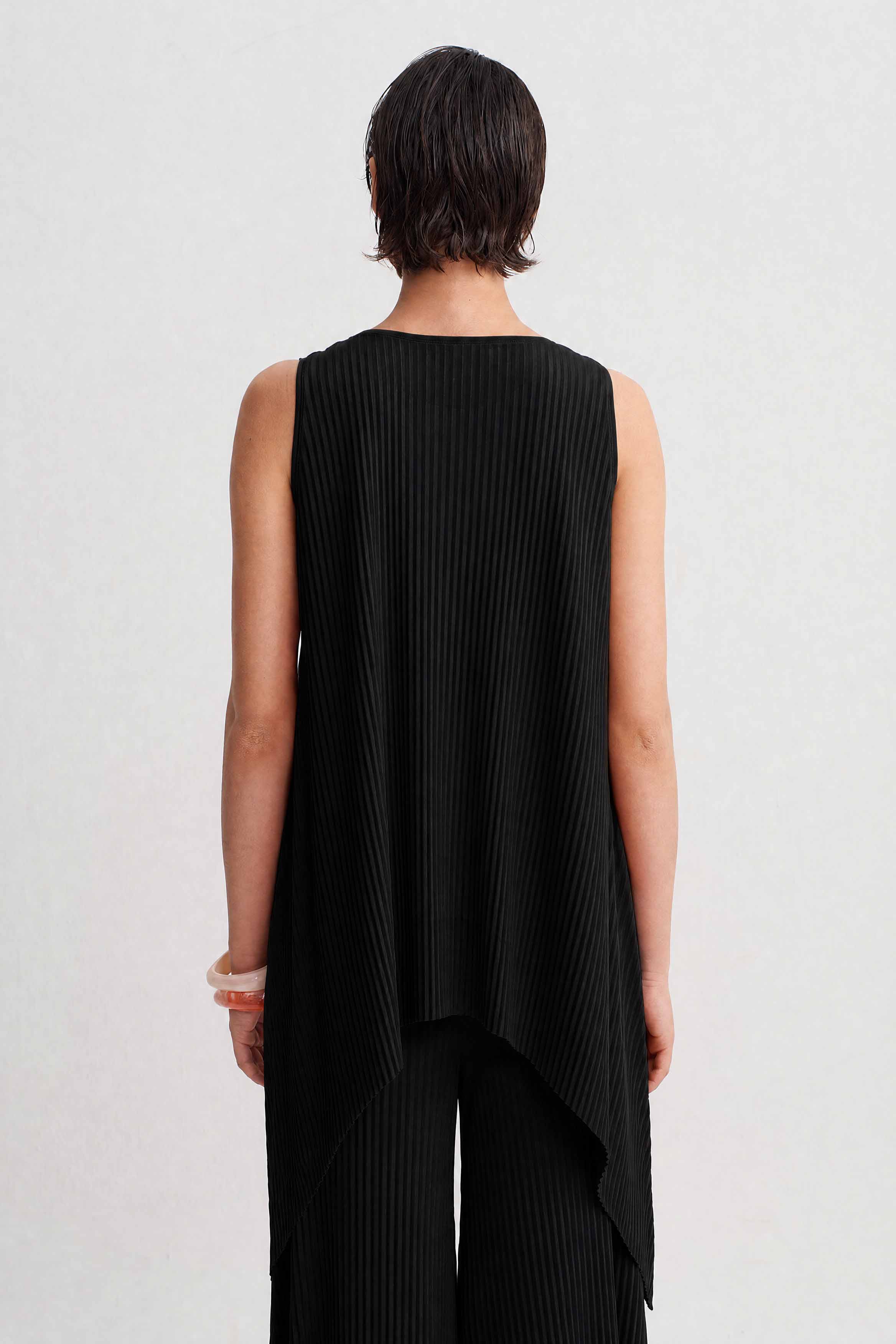Black Asymmetric Cut Jersey Pleated Blouse-Y261011164