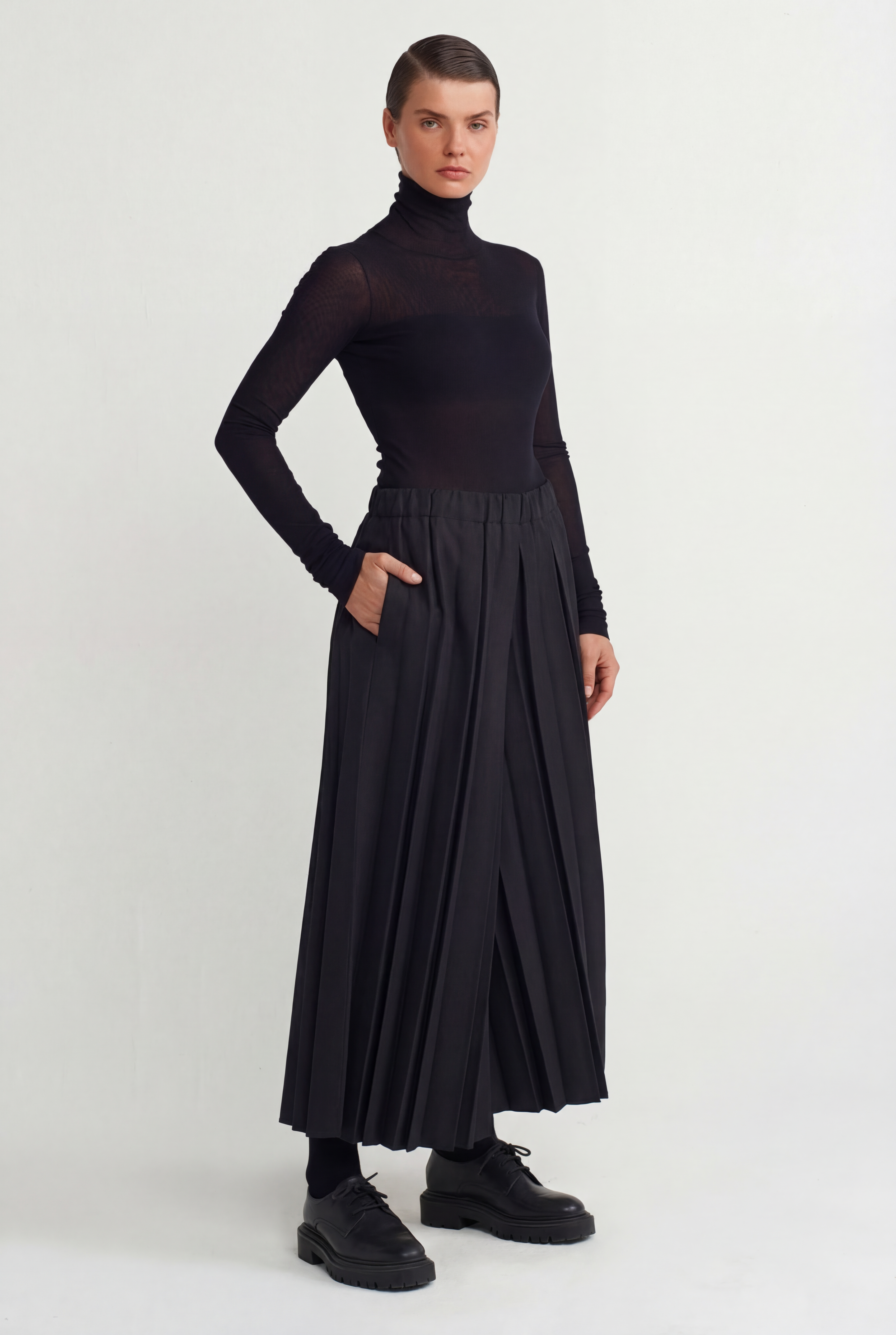 Black Pleated Trousers-Y263013023