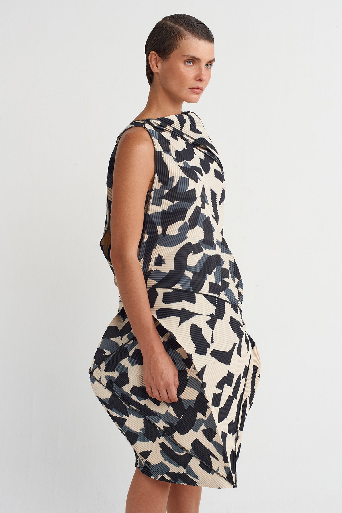 Printed Origami-Style Pleated Dress-Y264014025