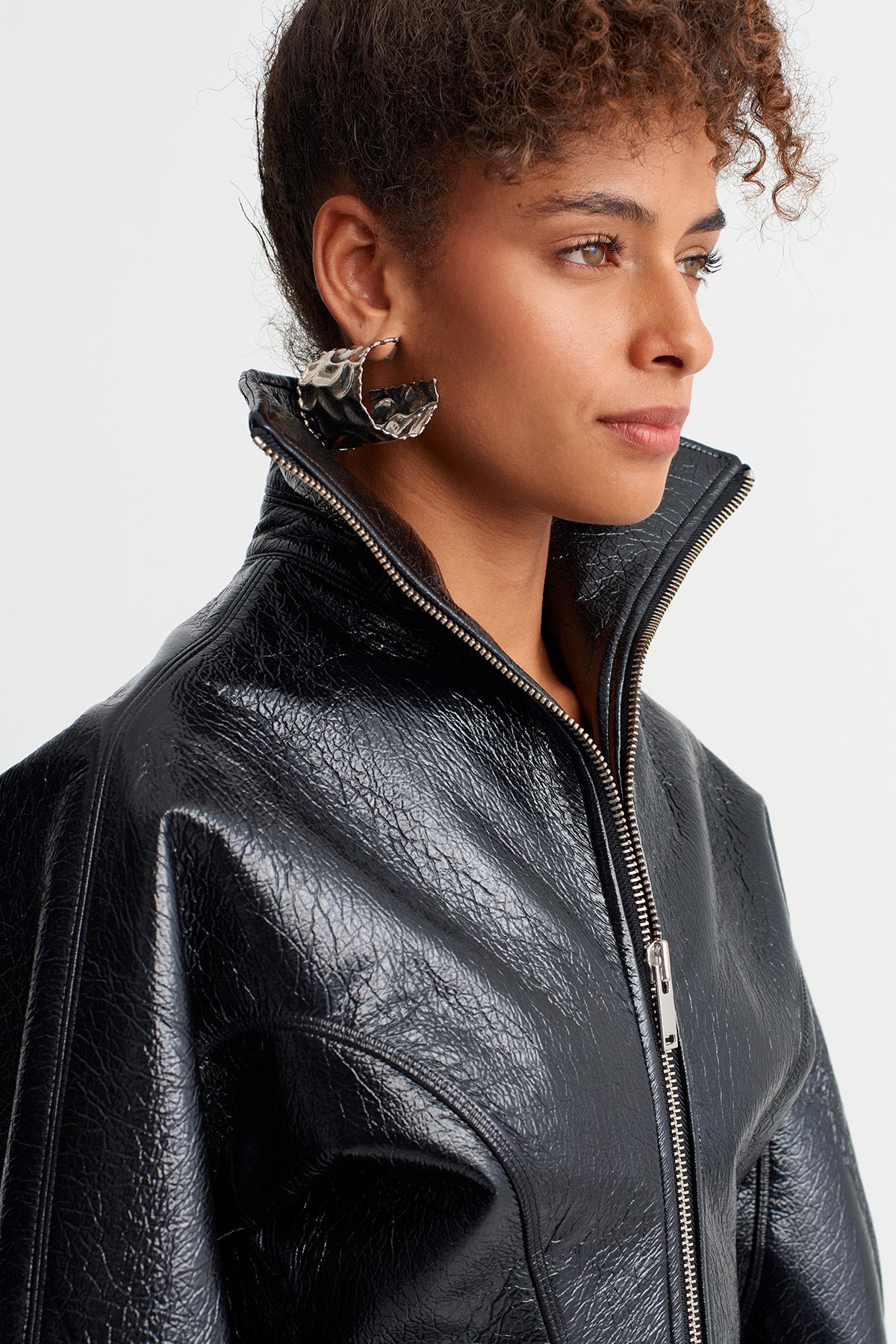 Black Stand Collar Fitted Waist Glossy Jacket.-Y265015018