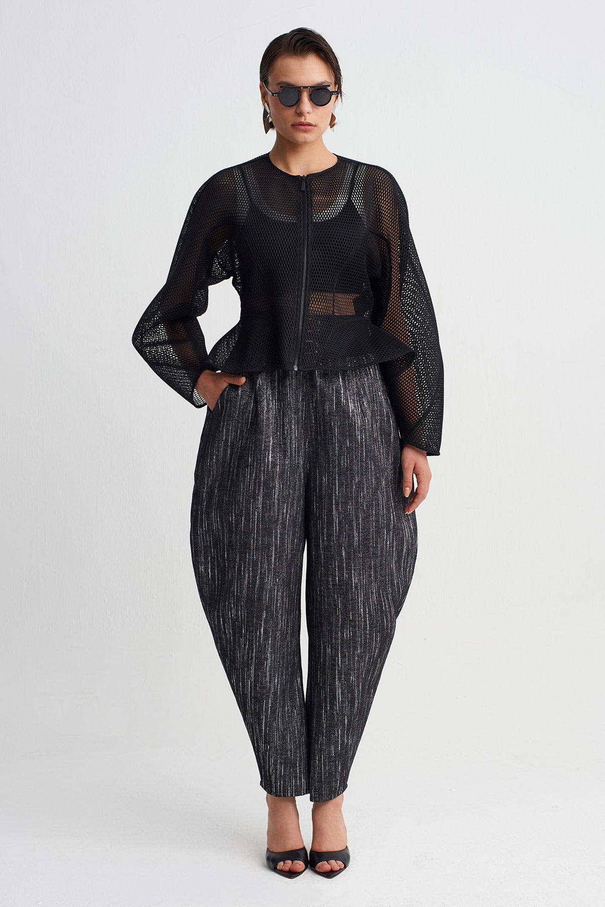 Black Fitted Mesh Zip Jacket-Y265015078