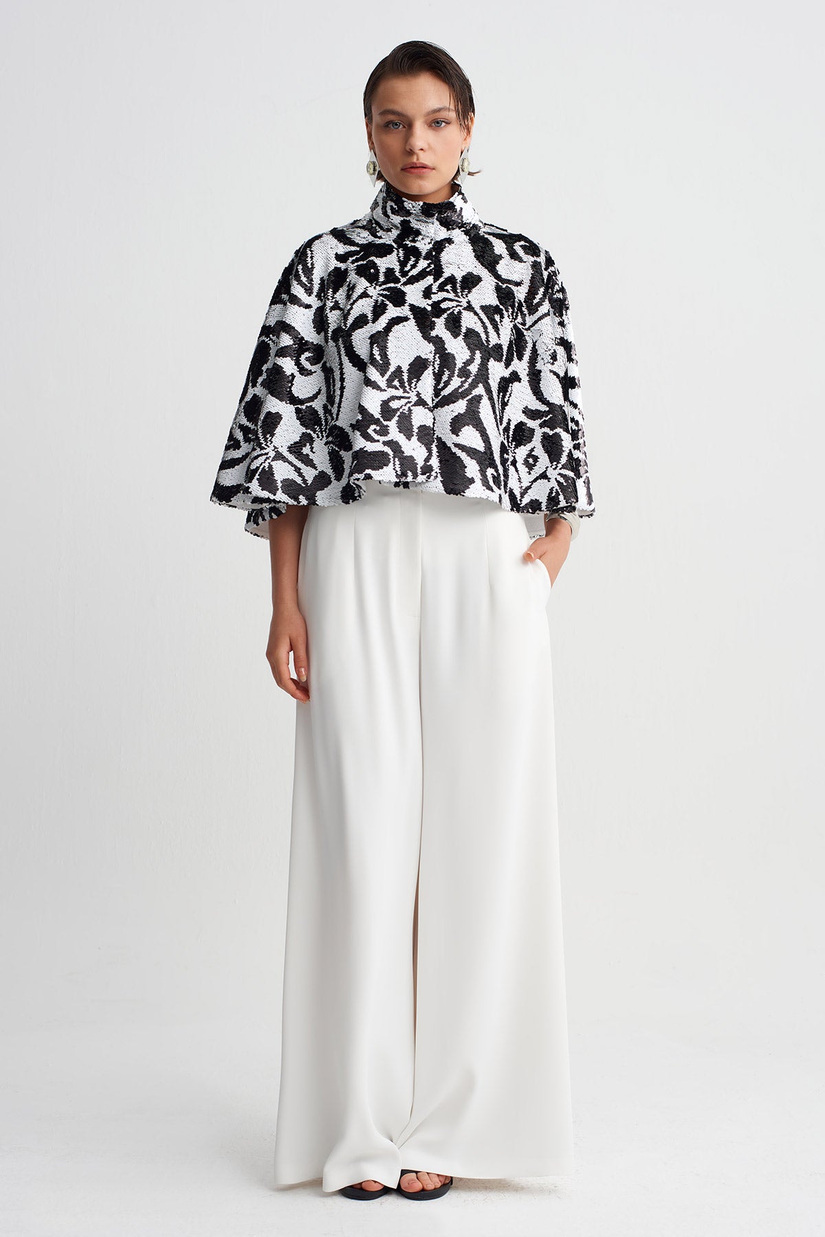 Black/White Sequin Embellished Cropped Jacket-Y265015100