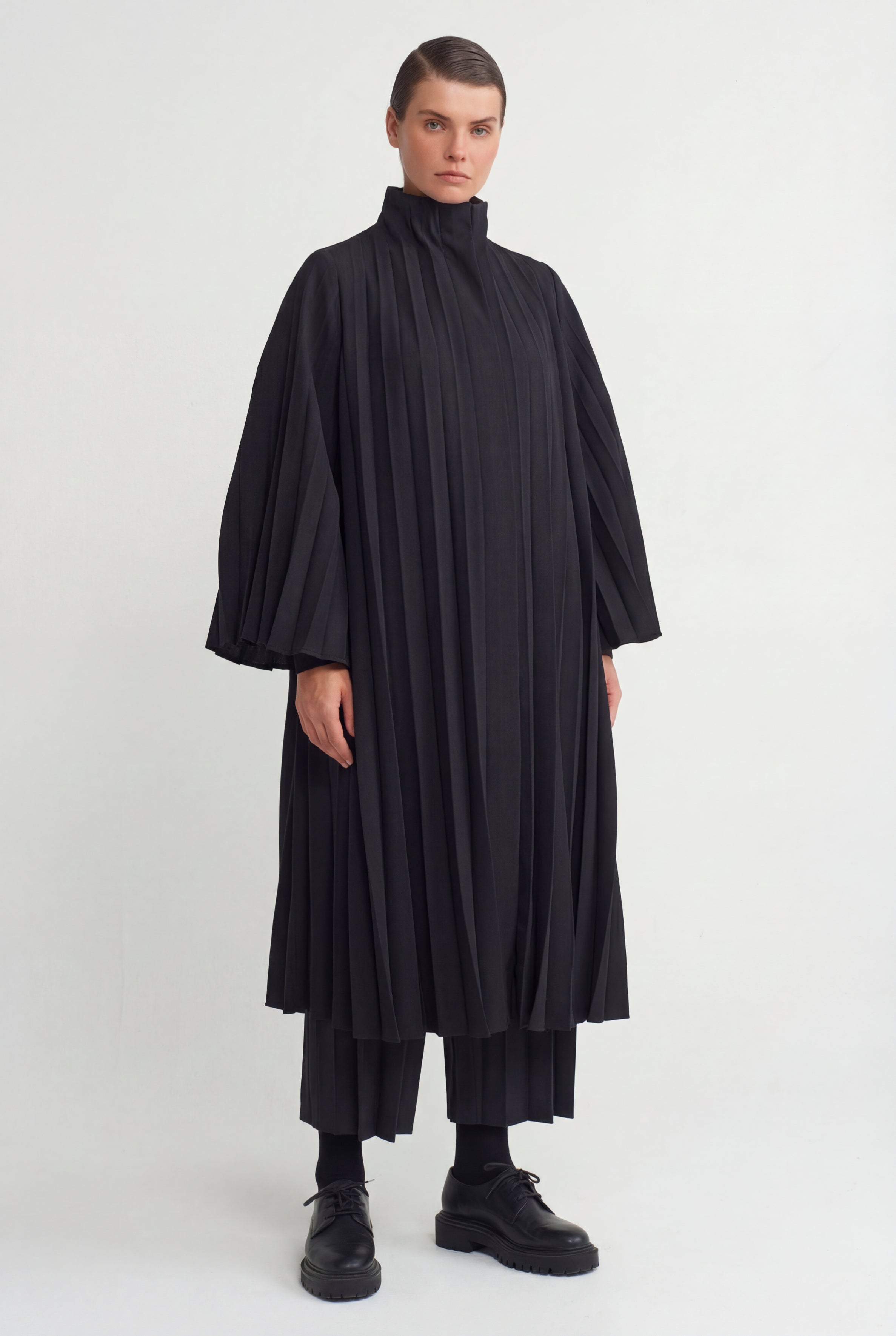 Black Pleated Long Jacket-Y267017011