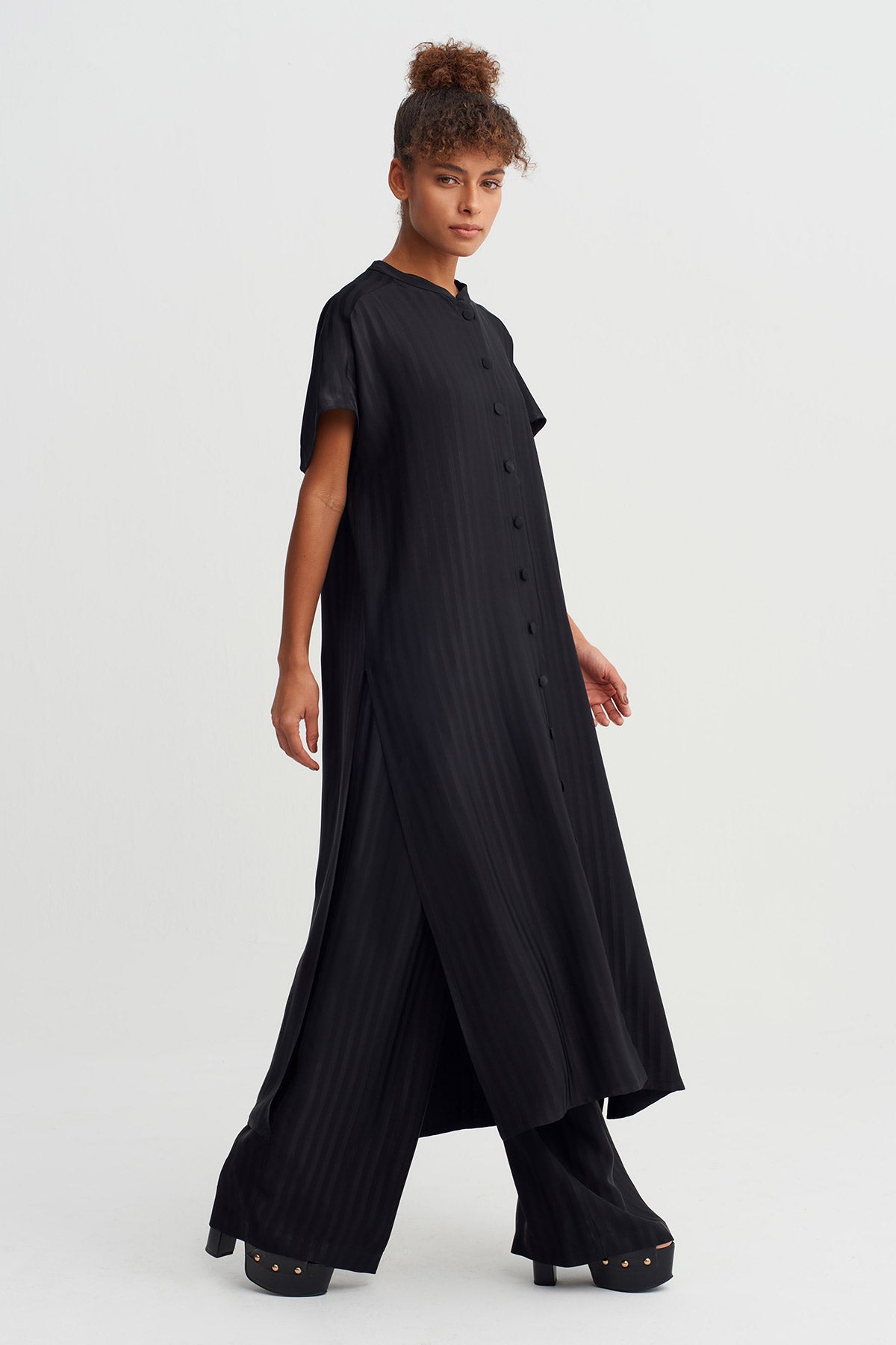 Black Tone-on-Tone Striped Buttoned Dress-Y264014049