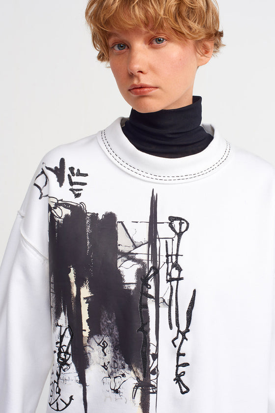 Off White Print and Embroidery Detailed Round Neck Sweatshirt-K231011008