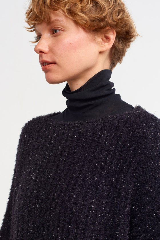 Black Wide Collar, Shiny Yarn Detailed Sweater-K231011016
