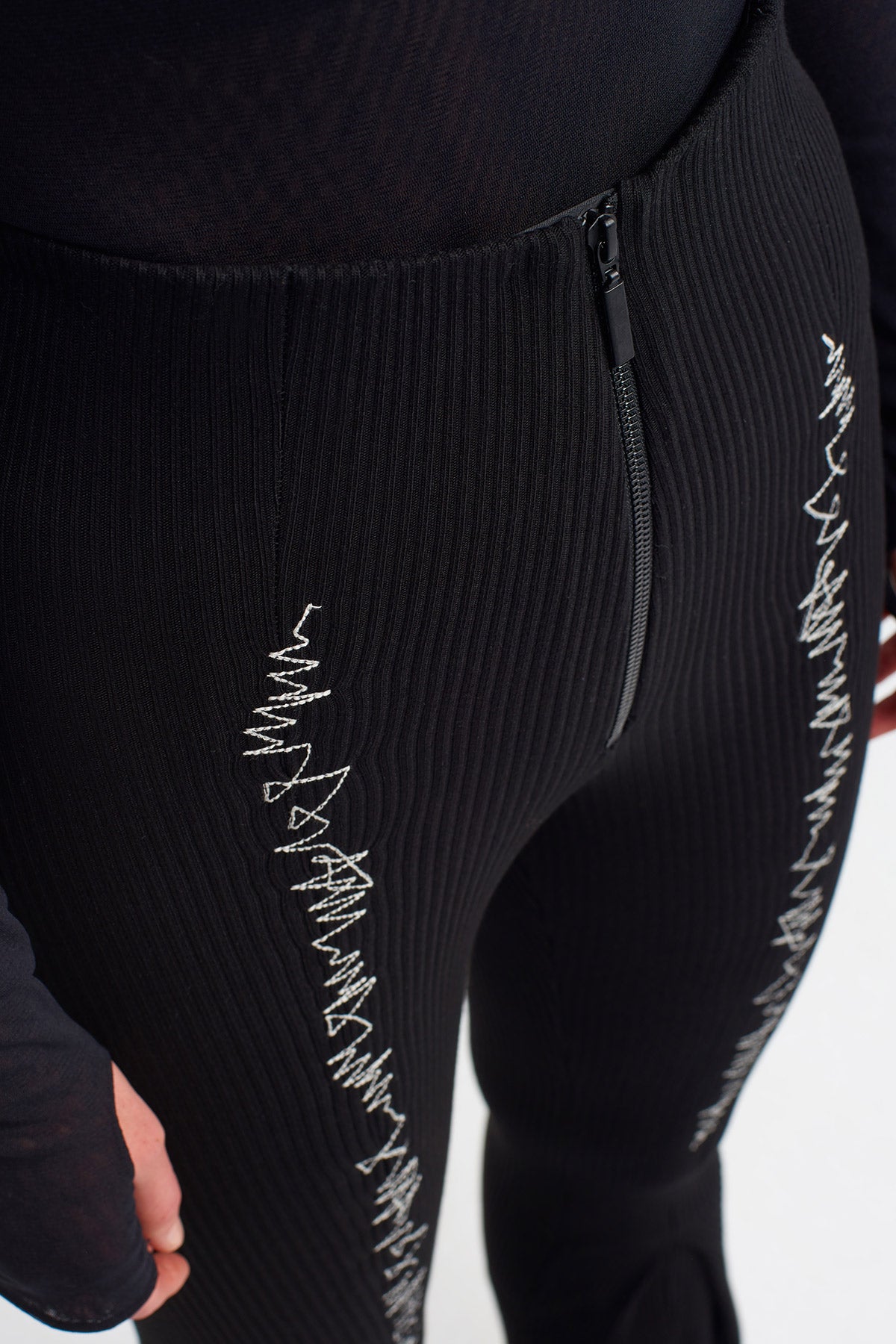 Black-Natur Embroidered Ribbed Pants-K233013003