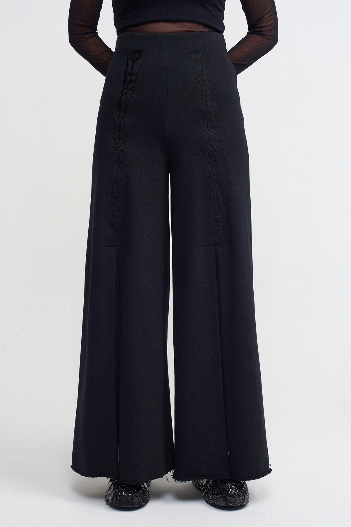 Black Embroidered Slit Detailed High-Waisted Pants-K233013004