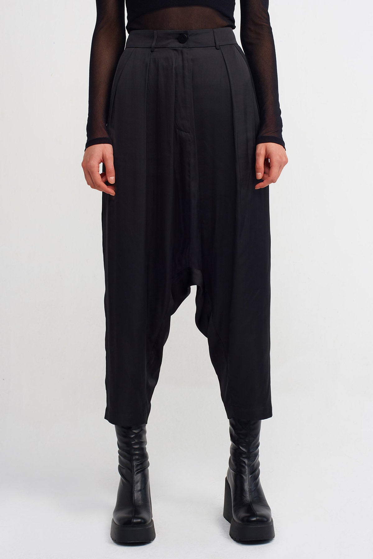 Black Pleated Satin Trousers-K233013069