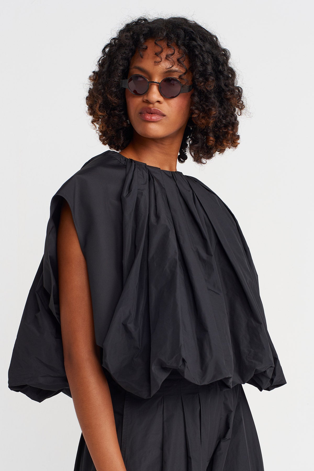 Black Taffeta Balloon Sleeve Blouse-K251011021