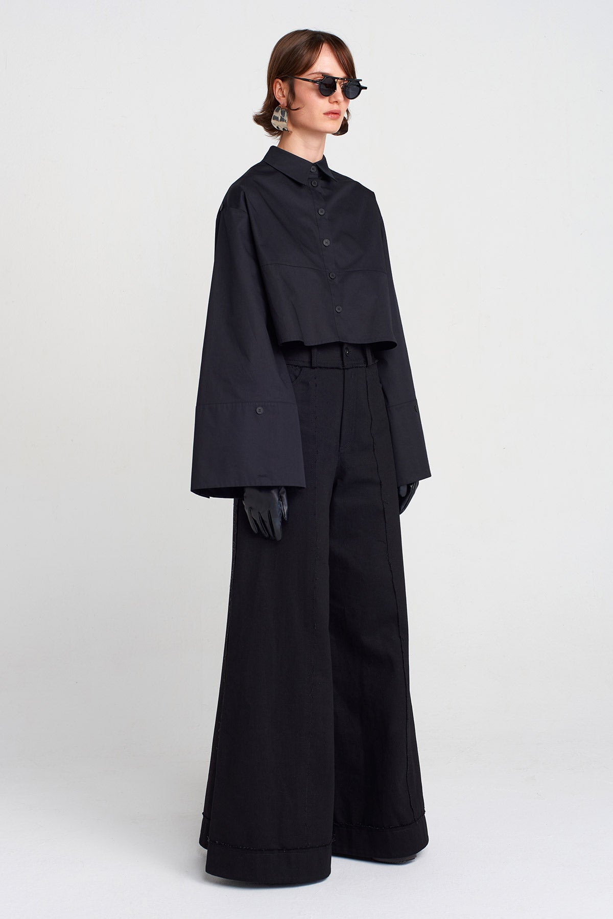 Black Wide Crop Shirt-K251011033