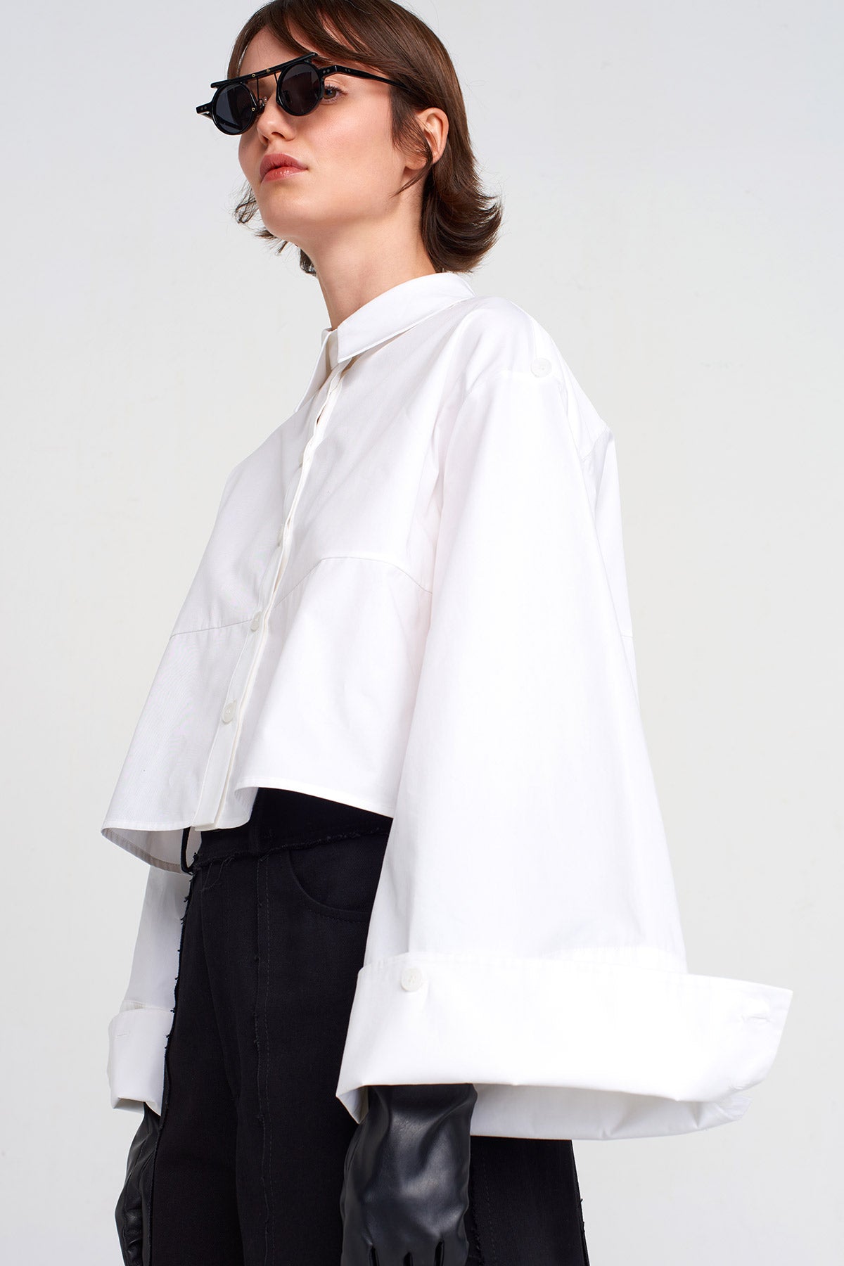 Off White Wide Crop Shirt-K251011033