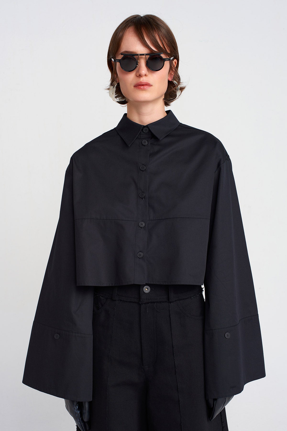 Black Wide Crop Shirt-K251011033