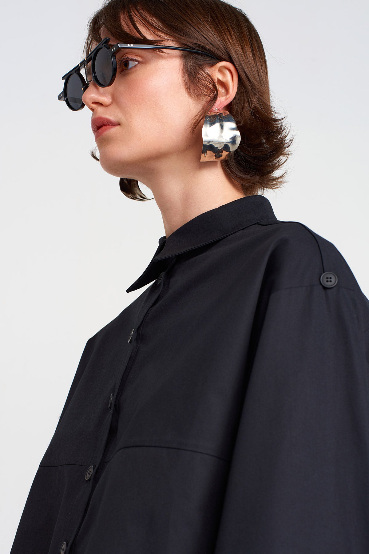 Black Wide Crop Shirt-K251011033