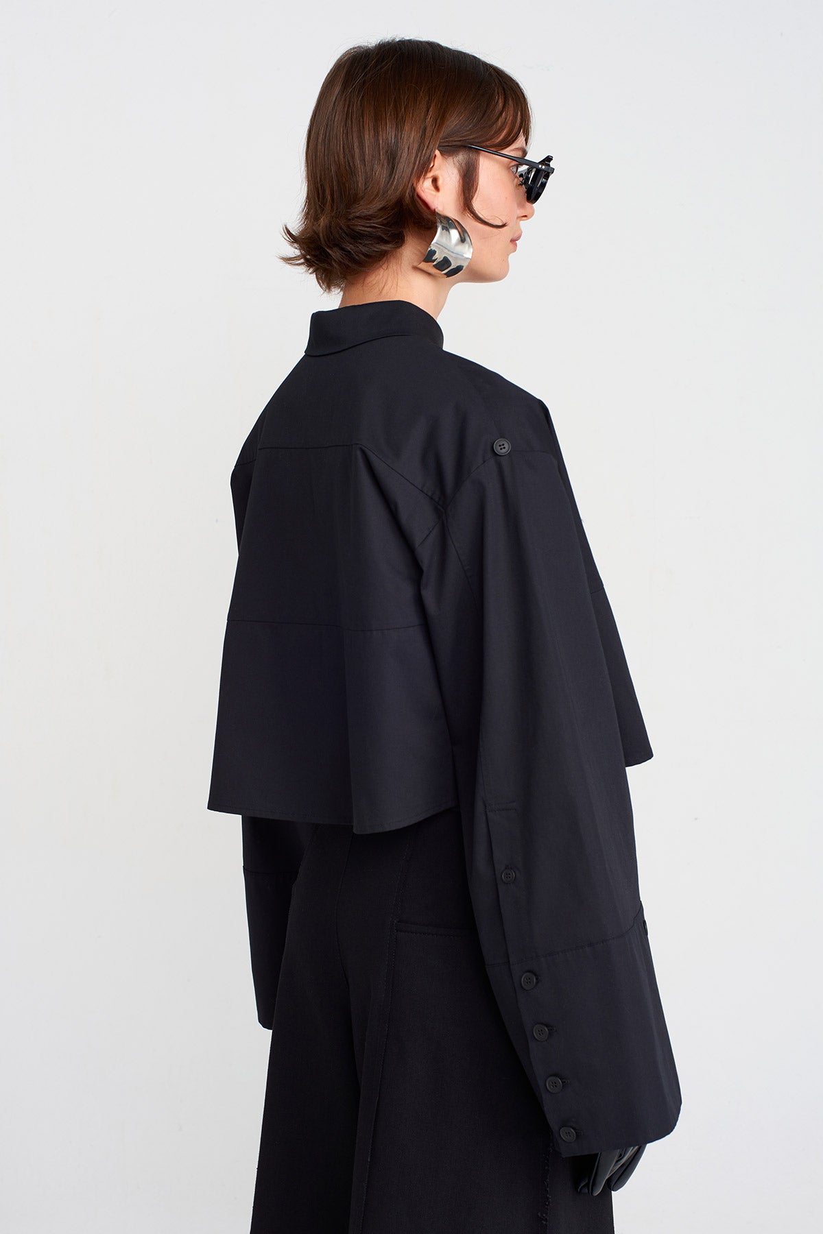 Black Wide Crop Shirt-K251011033