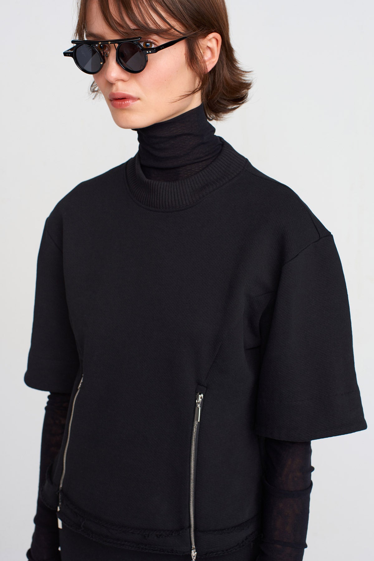 Black Zipper-Detailed Heavy Fabric T-shirt-K251011041