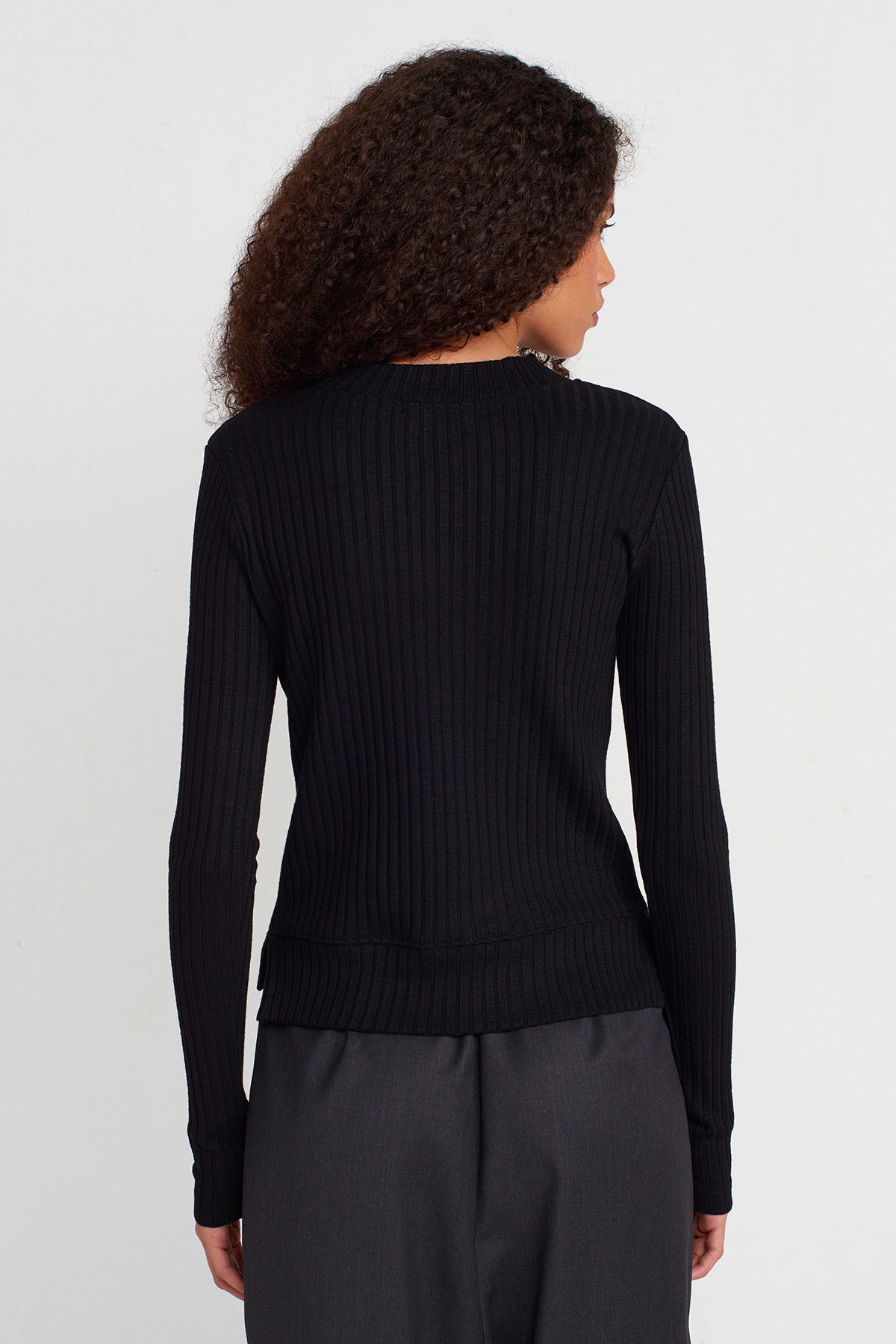 Black Ribbed Knit Sweater-K251011058
