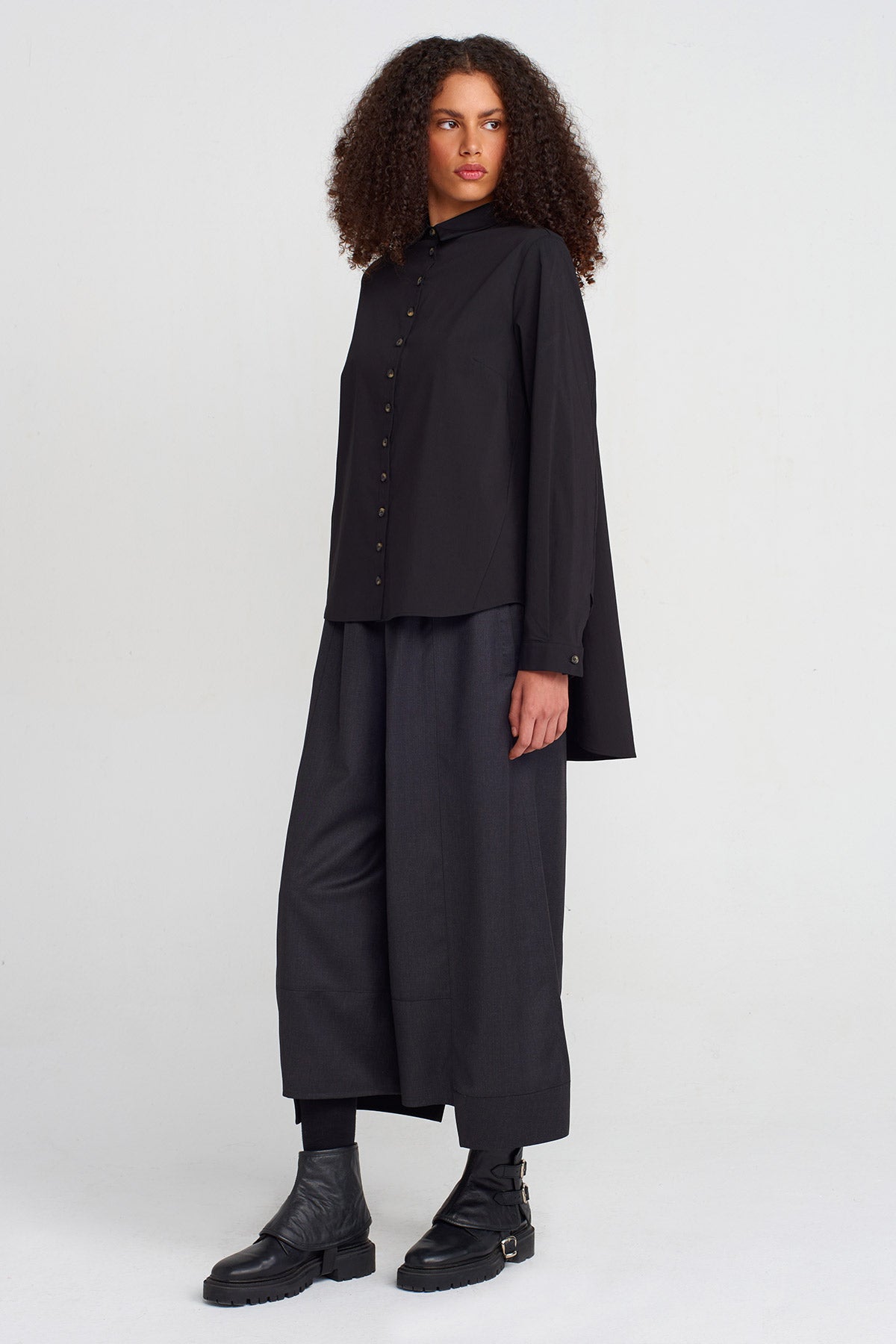 Black Back Loose Poplin Shirt-K251011060